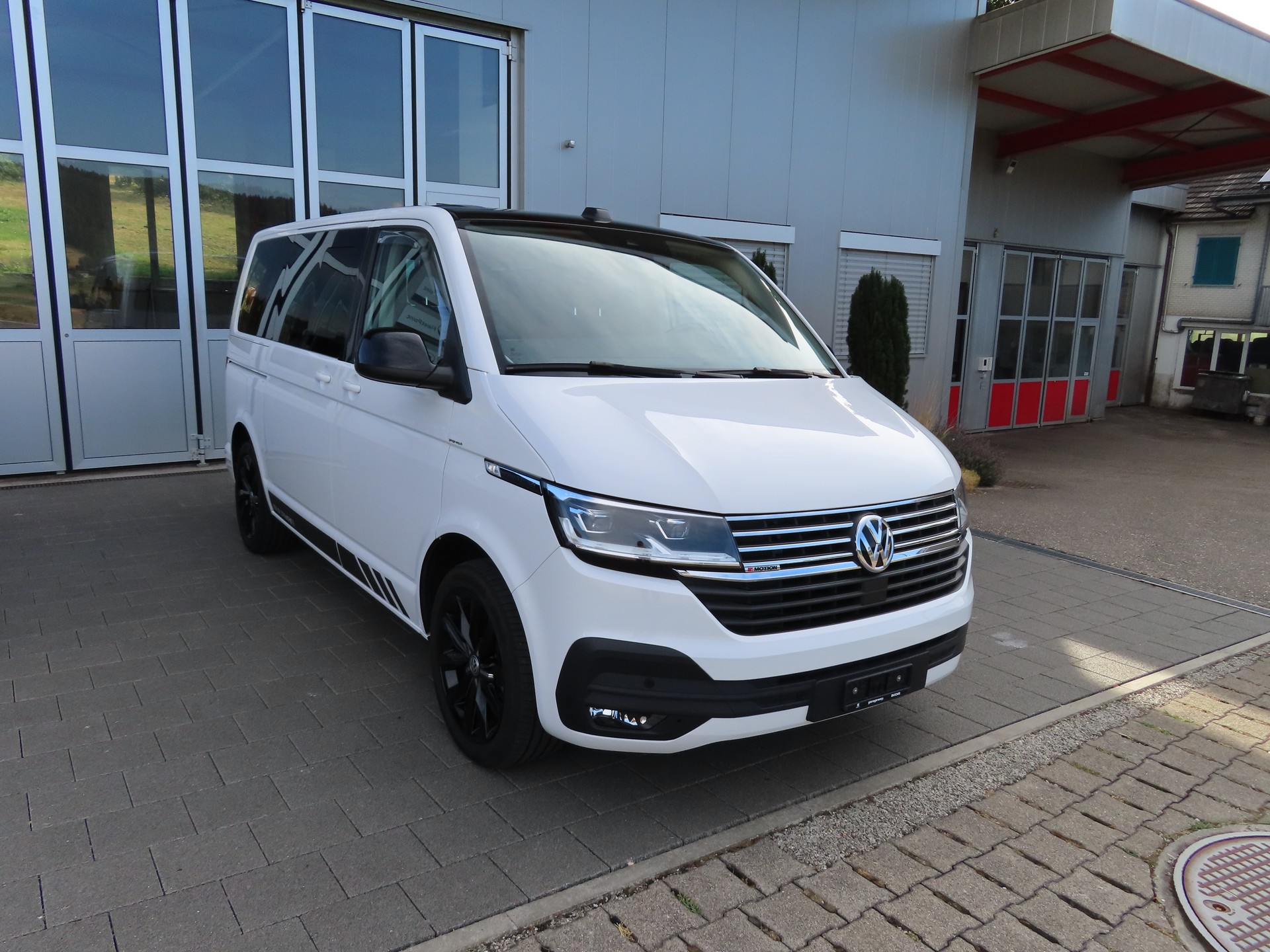 VW T6.1 Multivan 2.0 TDI Family 4Motion DSG-image-4