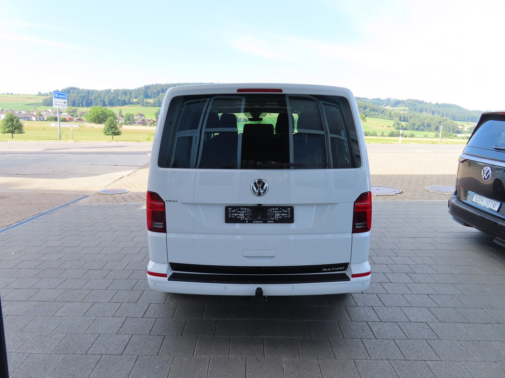VW T6.1 Multivan 2.0 TDI Family 4Motion DSG-image-5