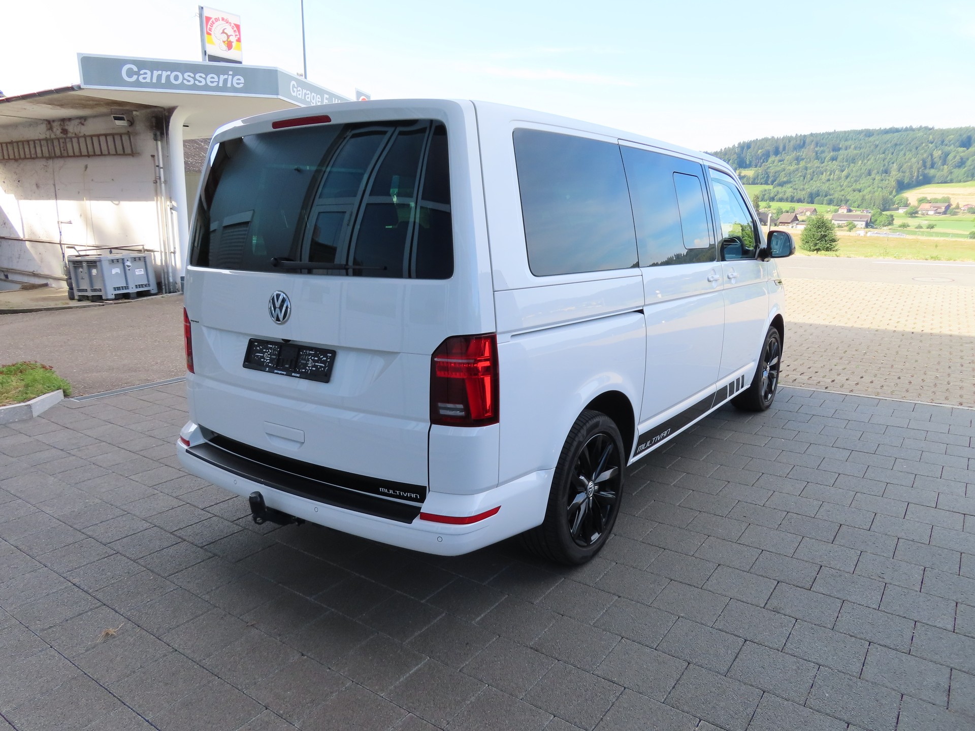 VW T6.1 Multivan 2.0 TDI Family 4Motion DSG-image-3
