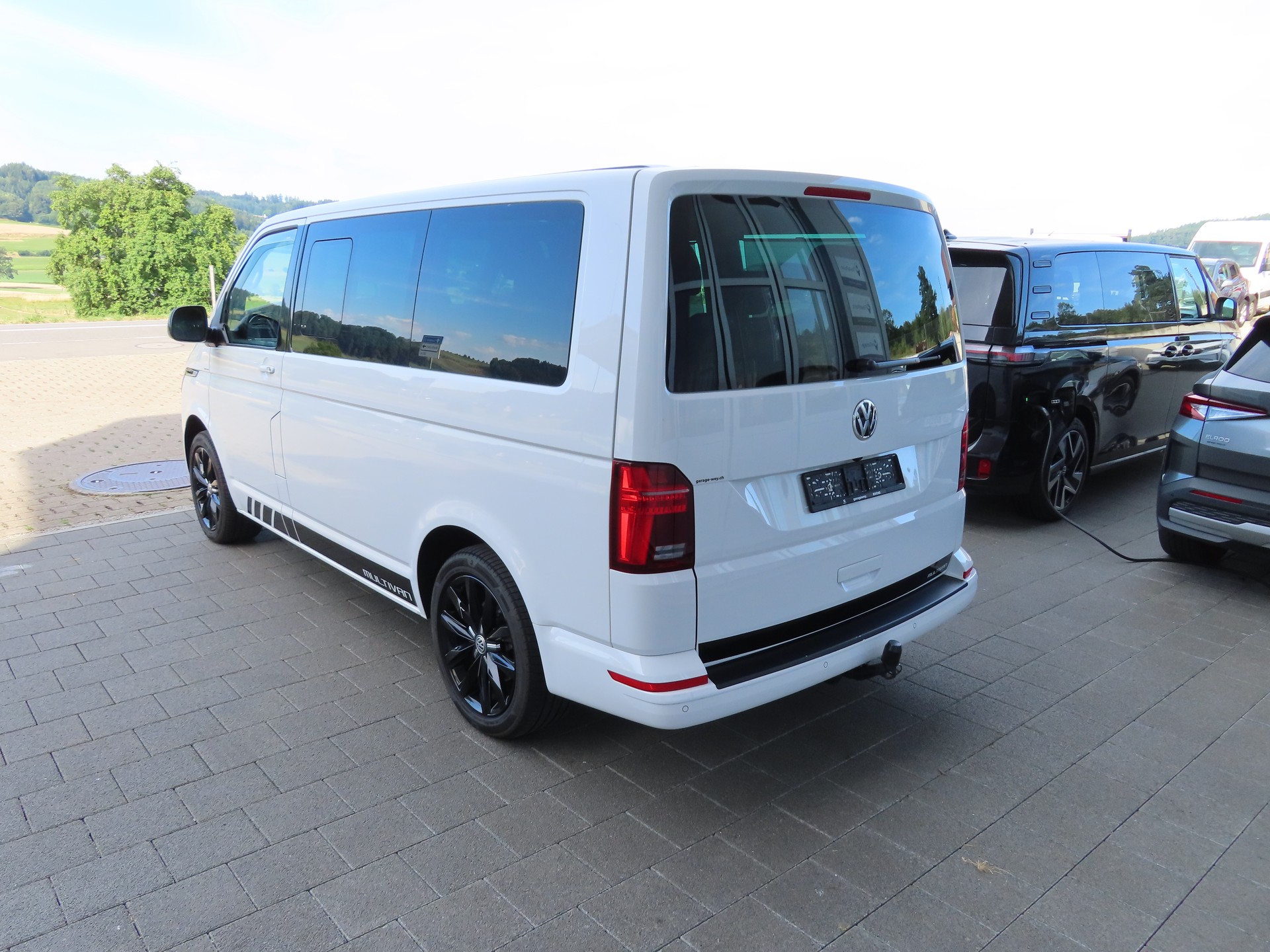 VW T6.1 Multivan 2.0 TDI Family 4Motion DSG-image-2