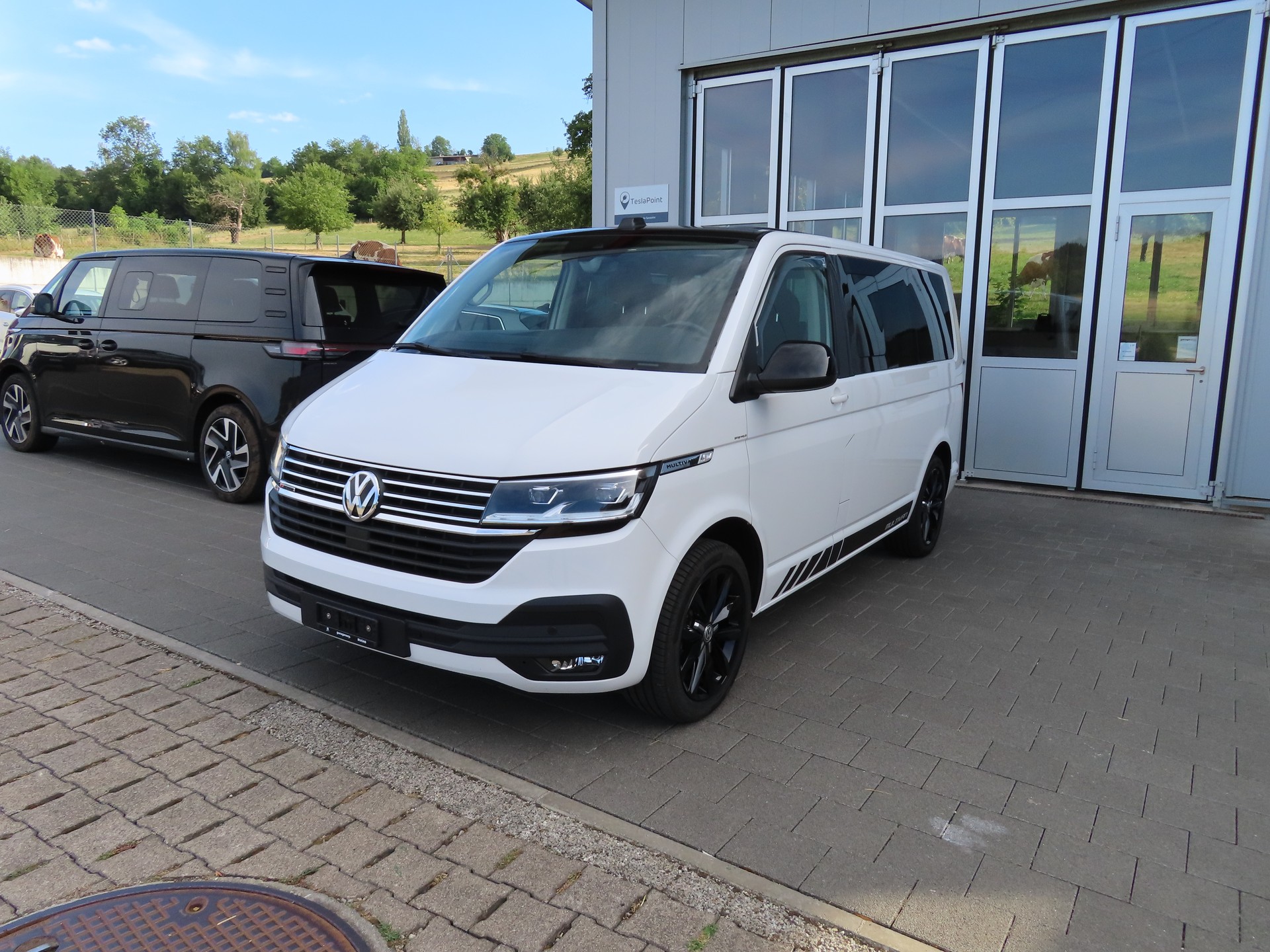 VW T6.1 Multivan 2.0 TDI Family 4Motion DSG-image-0