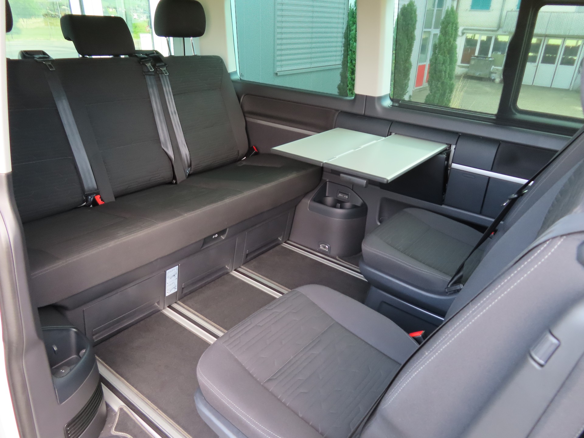 VW T6.1 Multivan 2.0 TDI Family 4Motion DSG-image-11
