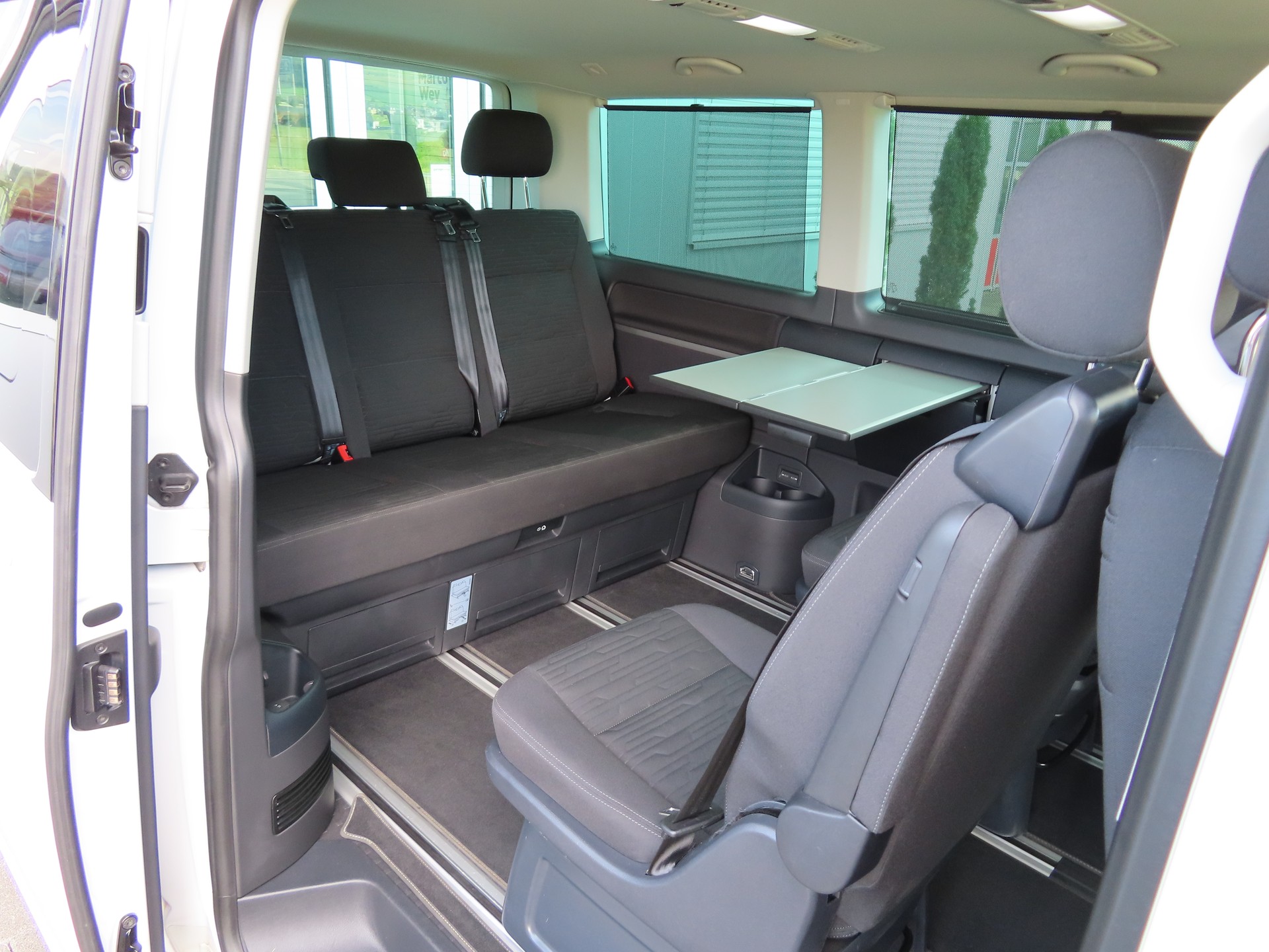 VW T6.1 Multivan 2.0 TDI Family 4Motion DSG-image-10