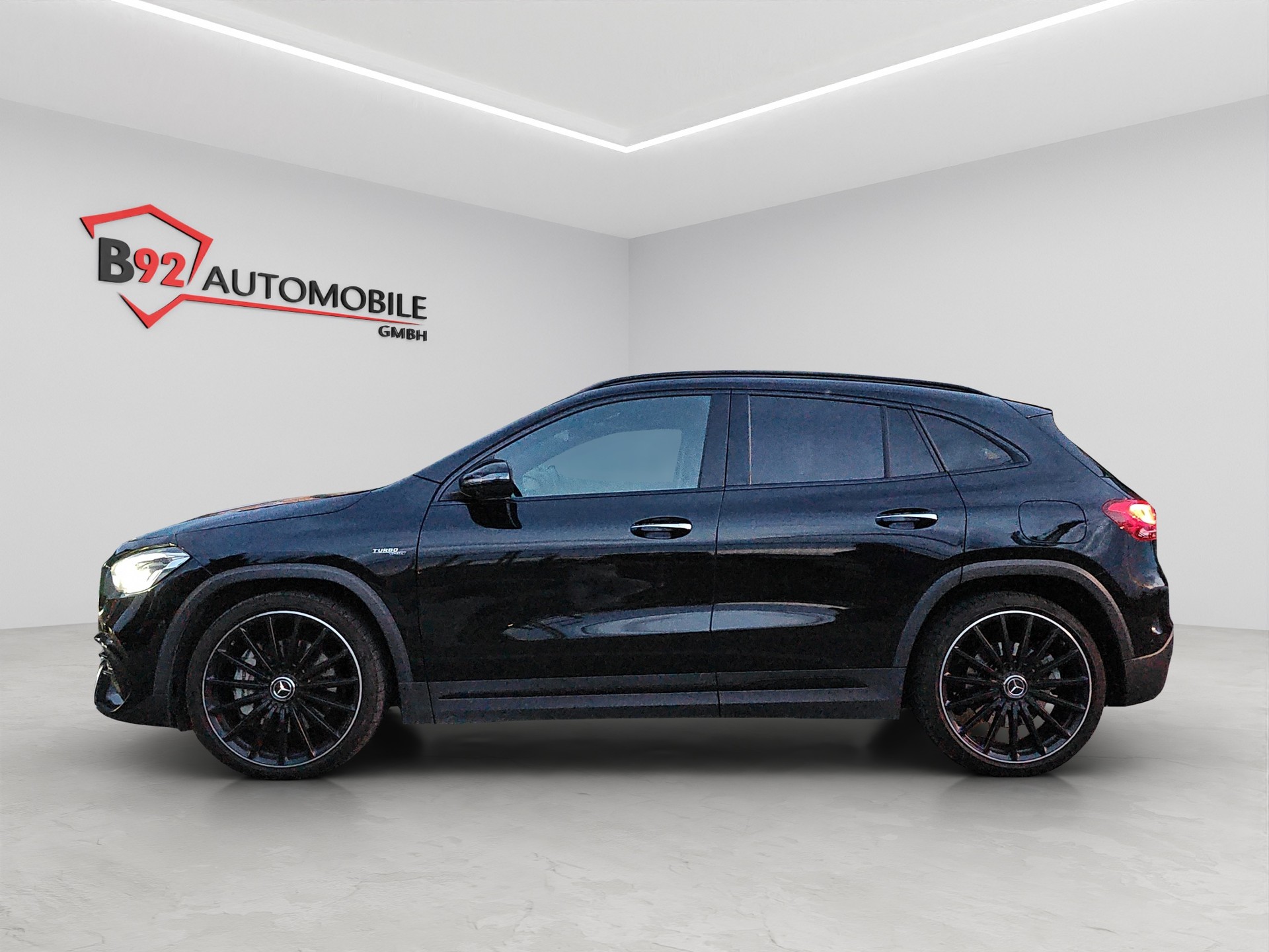 MERCEDES-BENZ GLA 35 AMG 4Matic 8G-Speedshift DCT-image-1