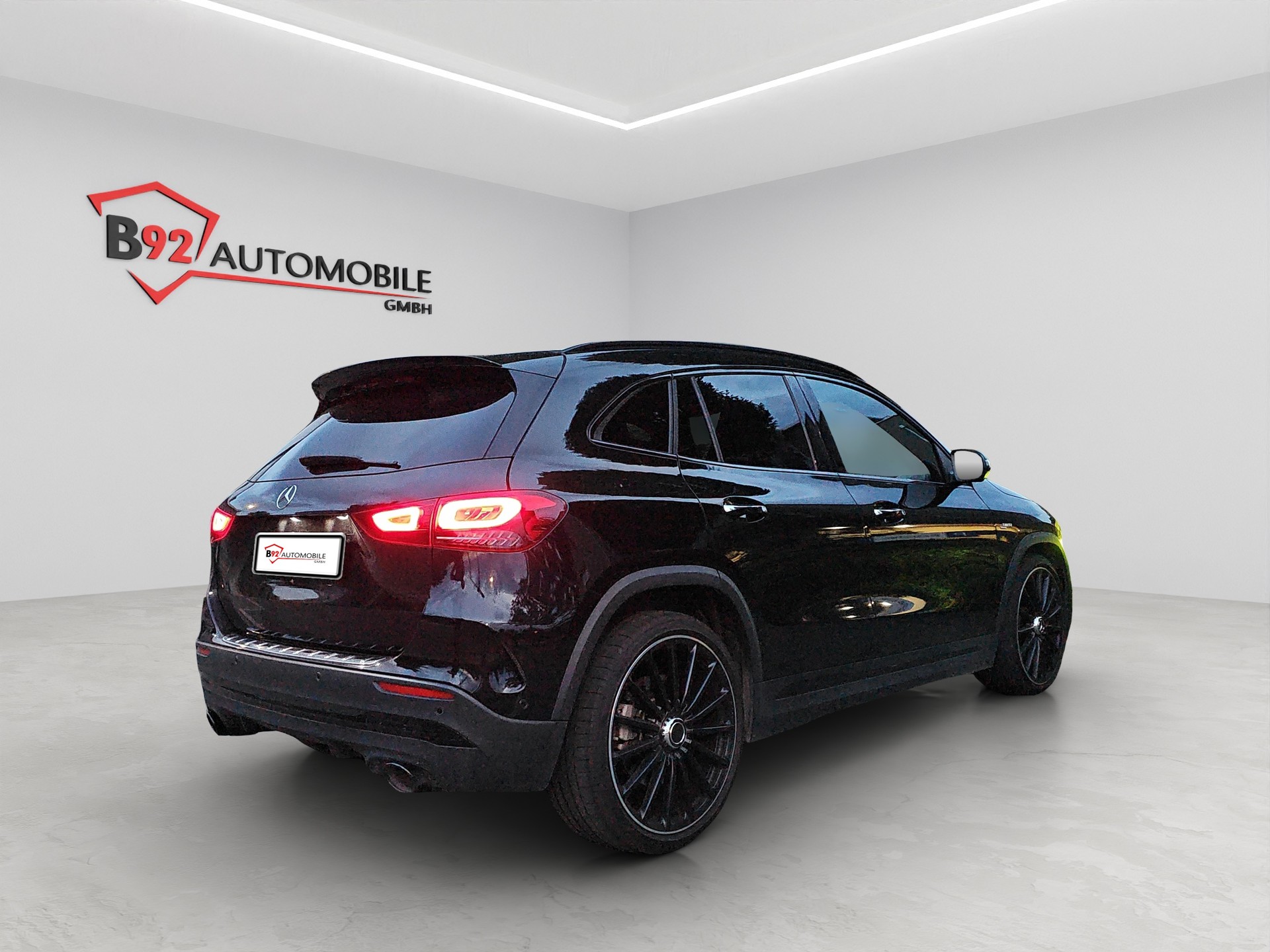 MERCEDES-BENZ GLA 35 AMG 4Matic 8G-Speedshift DCT-image-4
