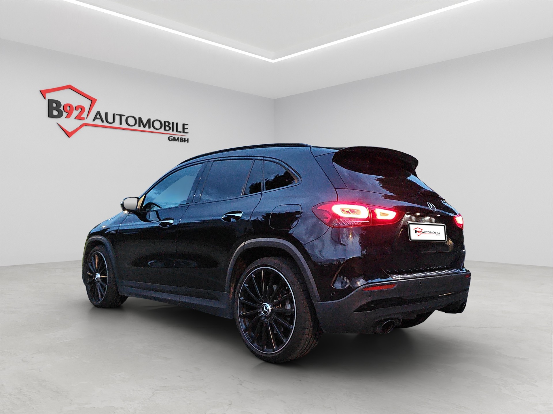 MERCEDES-BENZ GLA 35 AMG 4Matic 8G-Speedshift DCT-image-2