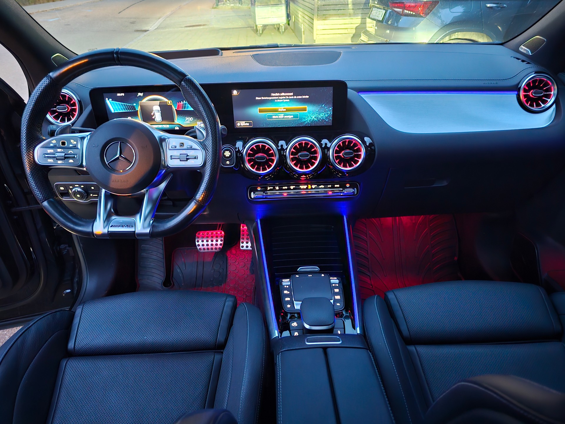 MERCEDES-BENZ GLA 35 AMG 4Matic 8G-Speedshift DCT-image-10