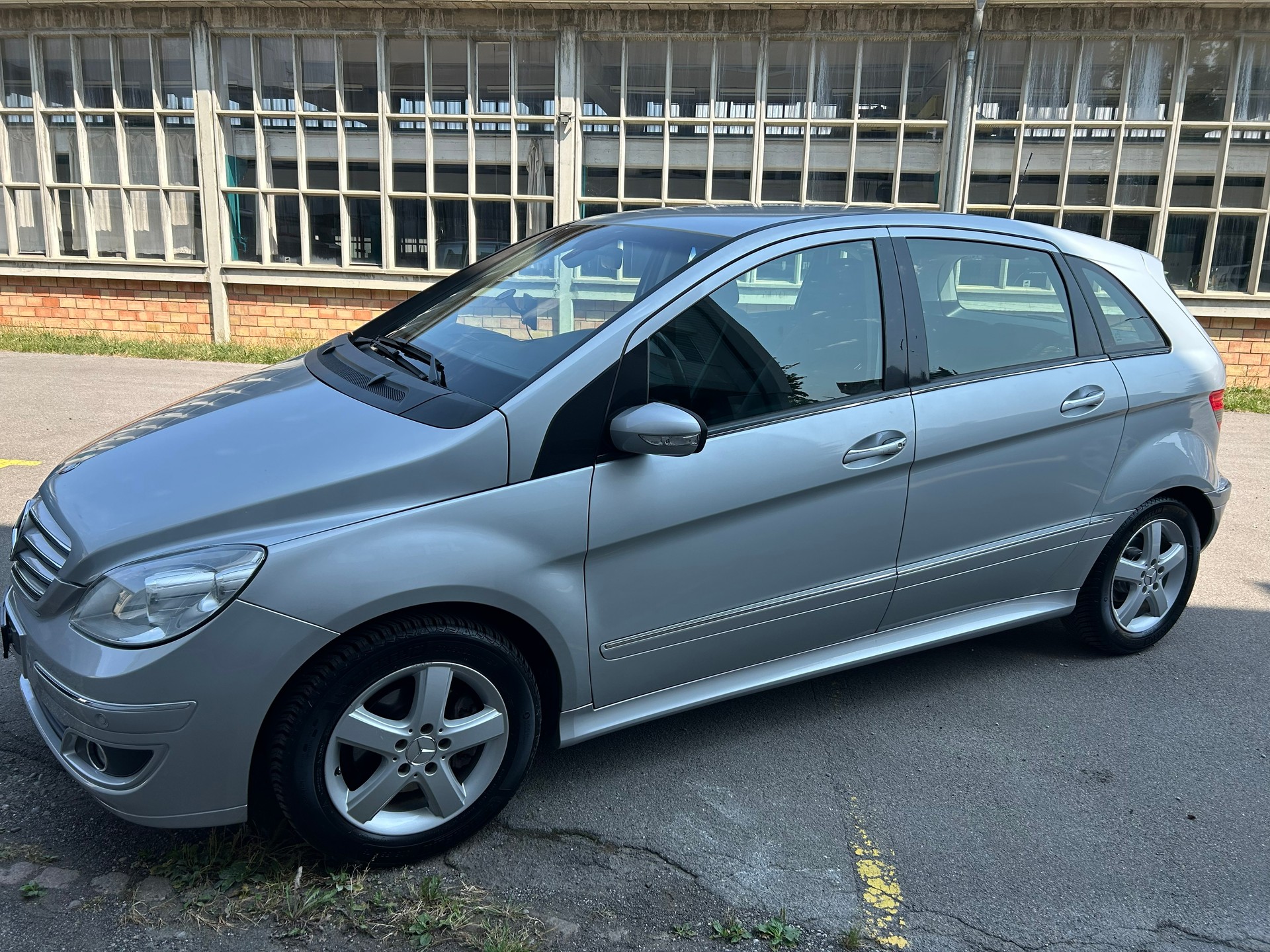 MERCEDES-BENZ B 200-image-4
