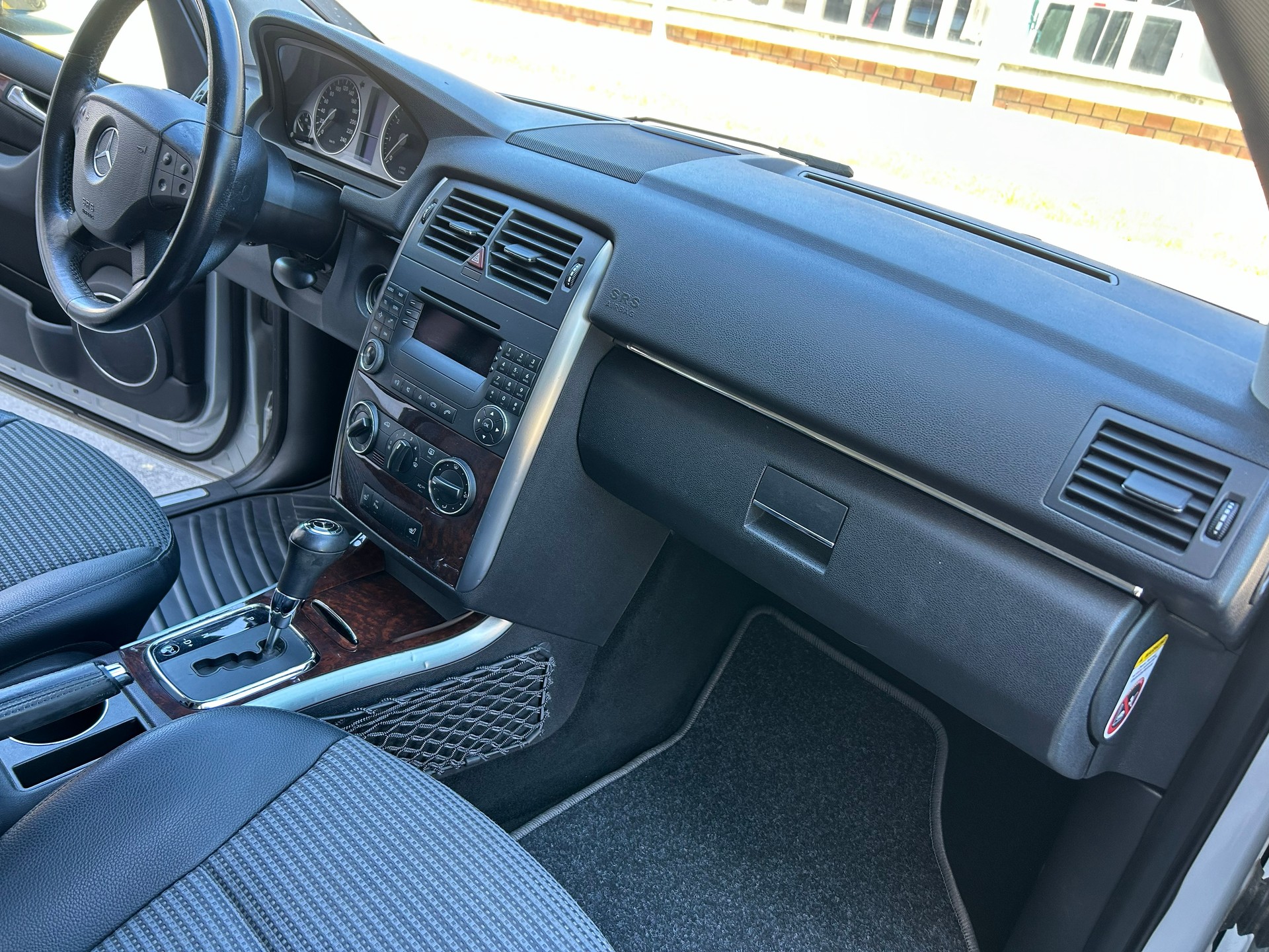 MERCEDES-BENZ B 200-image-12