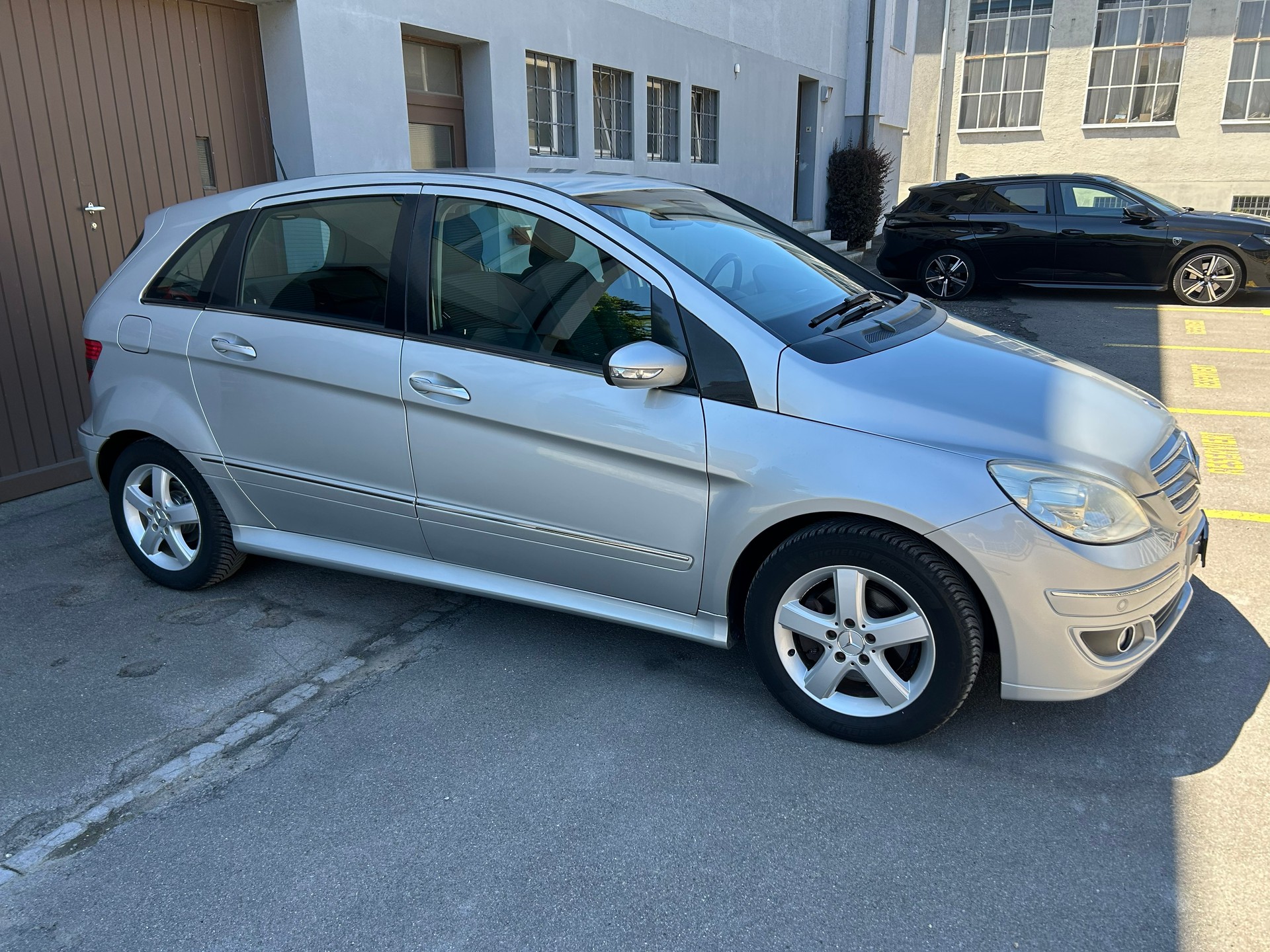 MERCEDES-BENZ B 200-image-0