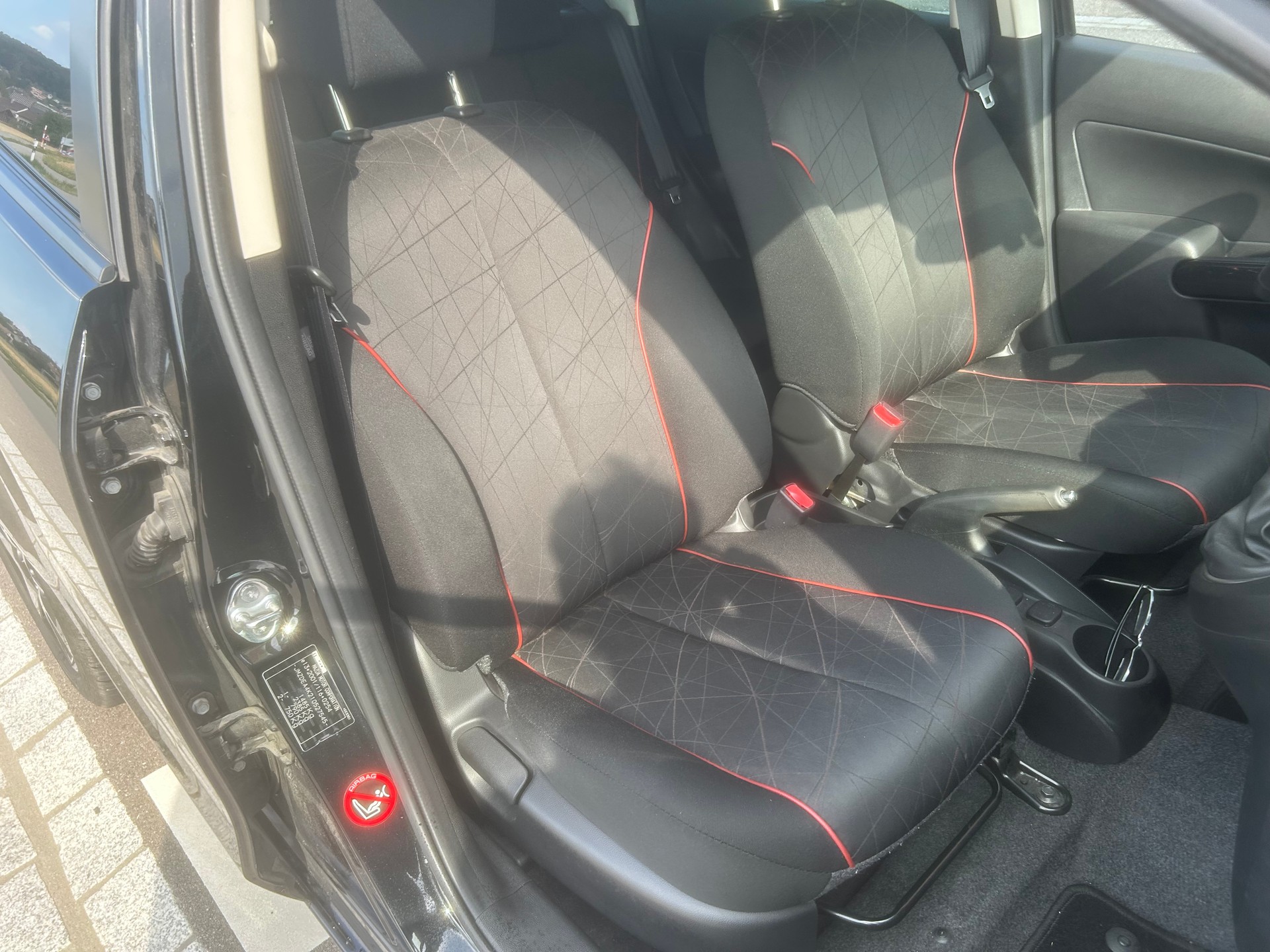 MAZDA 2 1.3i 16V Voila ma Suisse Edition-image-7
