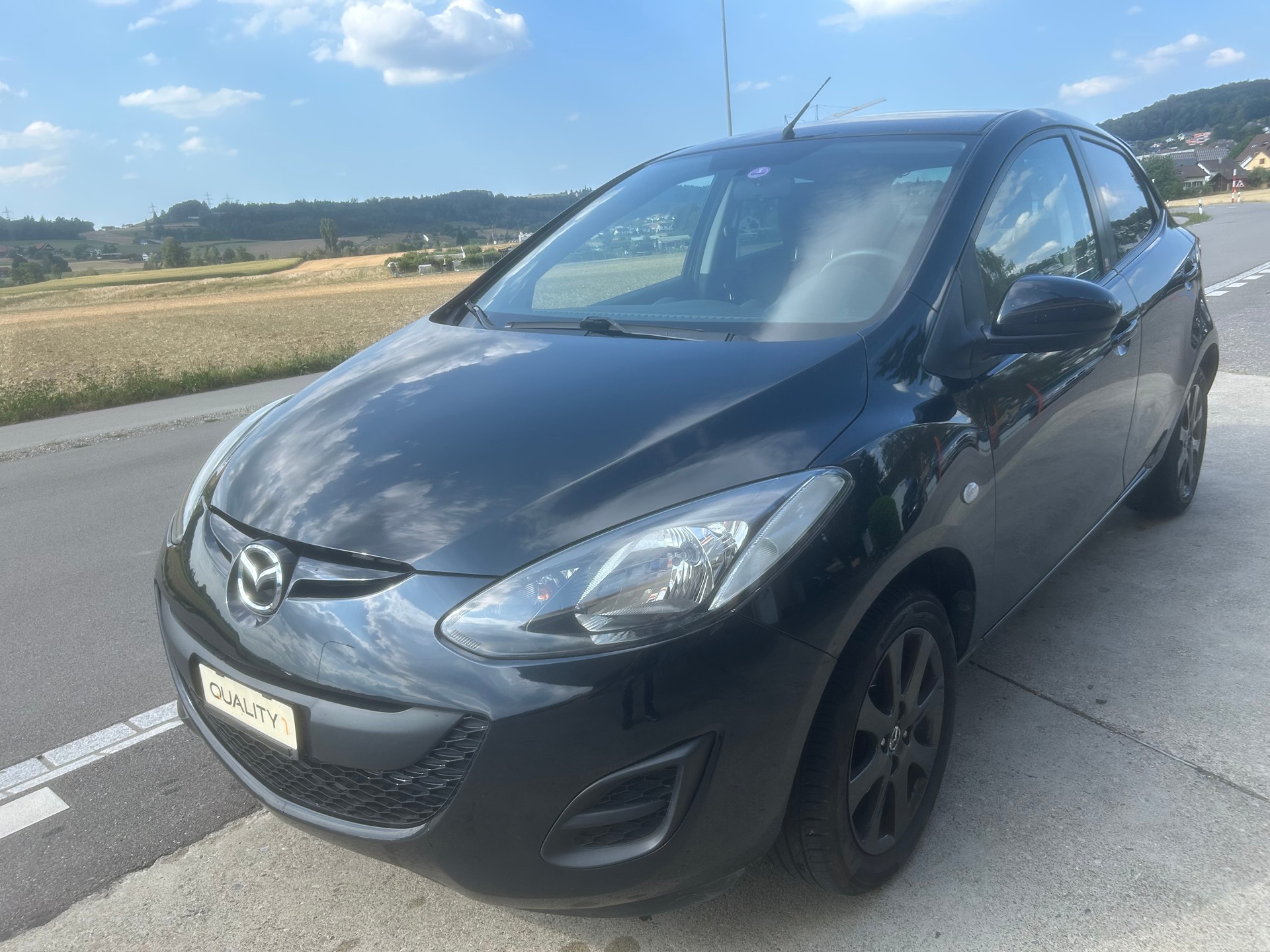 MAZDA 2 1.3i 16V Voila ma Suisse Edition-image-1