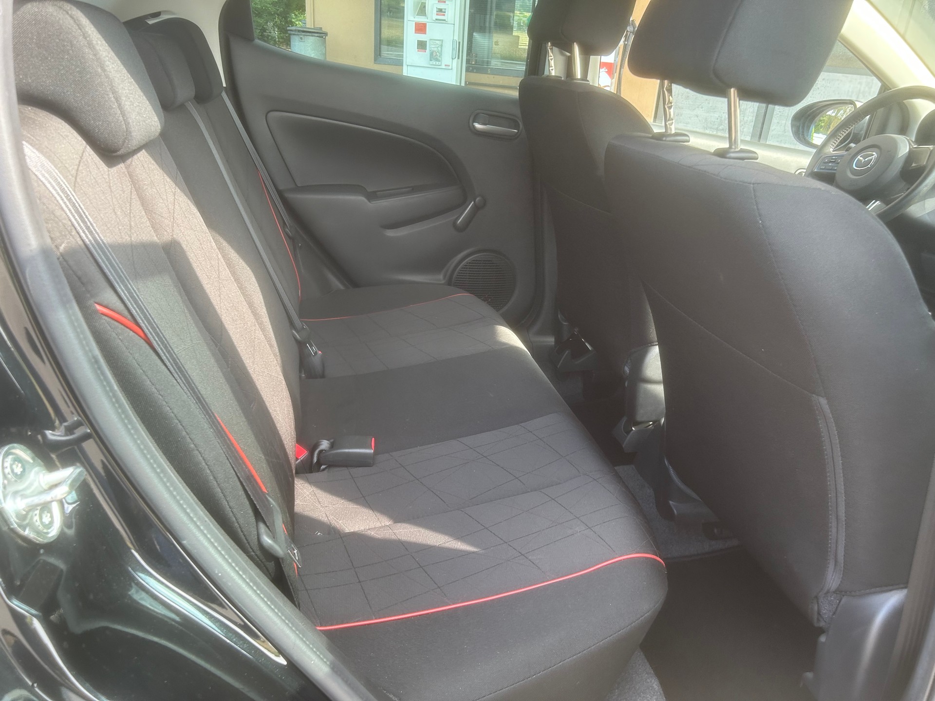MAZDA 2 1.3i 16V Voila ma Suisse Edition-image-9
