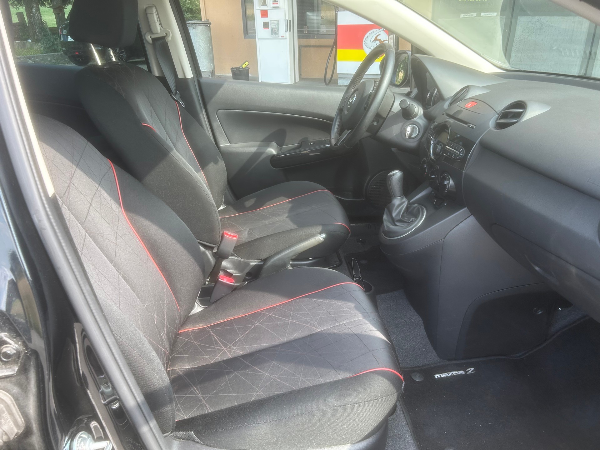 MAZDA 2 1.3i 16V Voila ma Suisse Edition-image-5