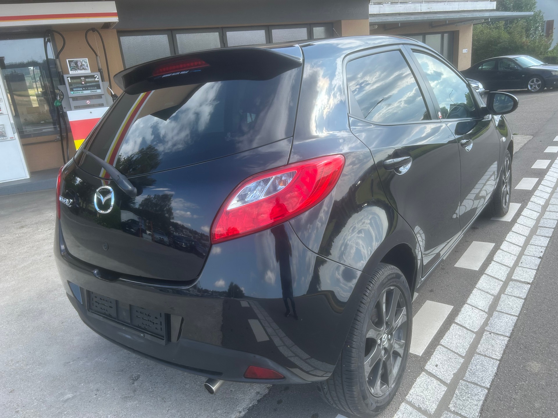 MAZDA 2 1.3i 16V Voila ma Suisse Edition-image-2