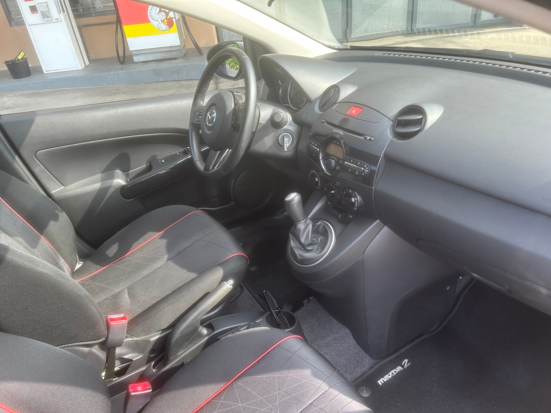 MAZDA 2 1.3i 16V Voila ma Suisse Edition-image-6