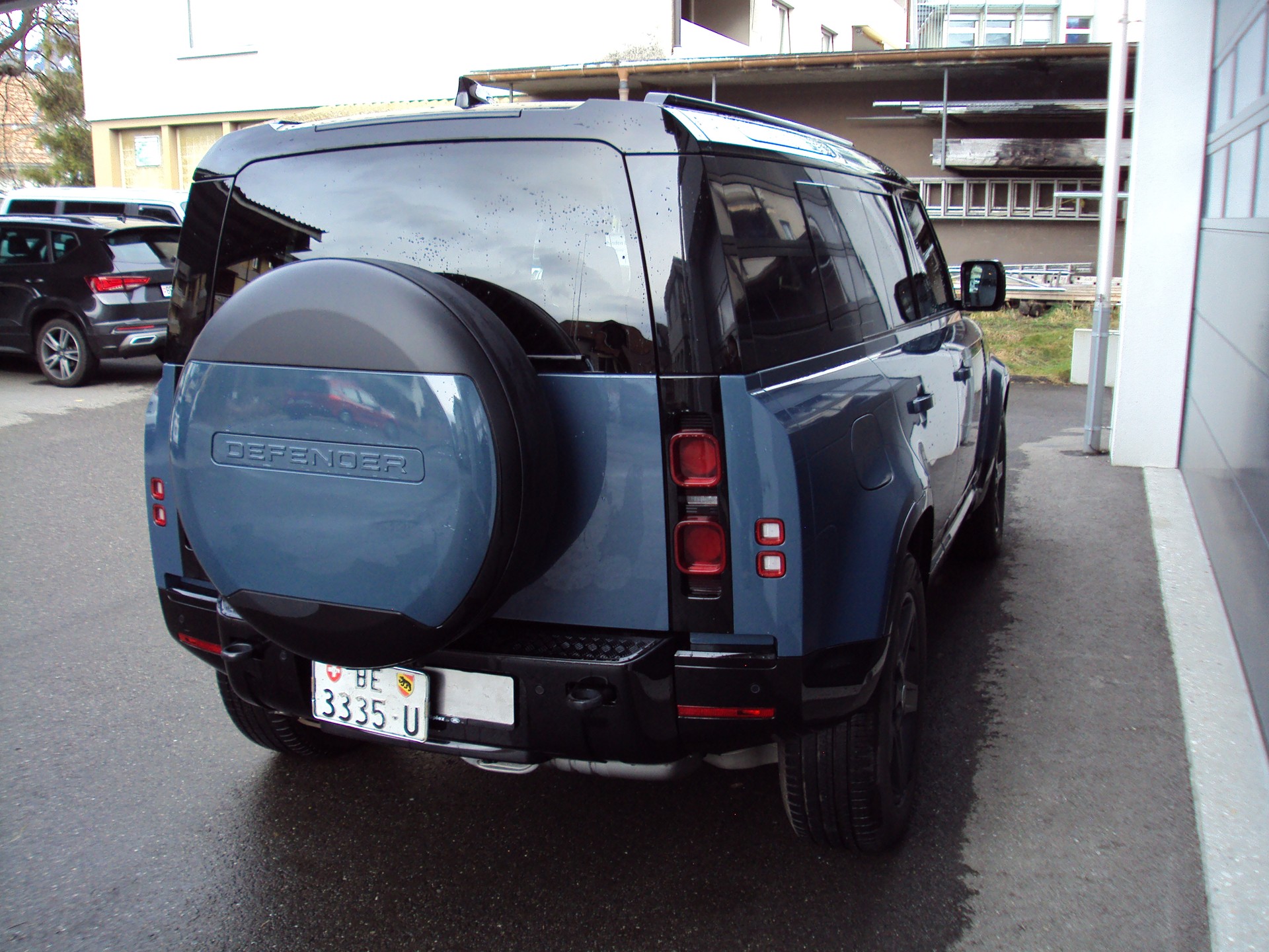 LAND ROVER Defender 110 3.0 D I6 300 SE AWD AT8-image-2