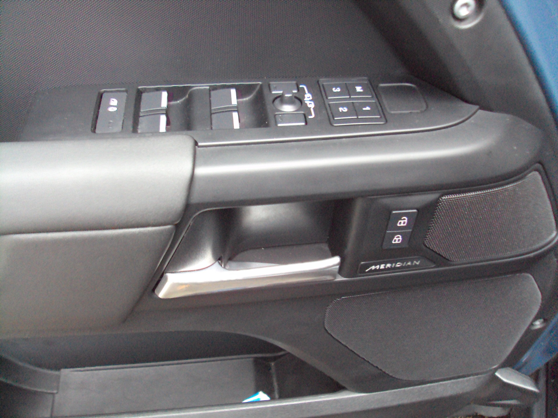 LAND ROVER Defender 110 3.0 D I6 300 SE AWD AT8-image-3