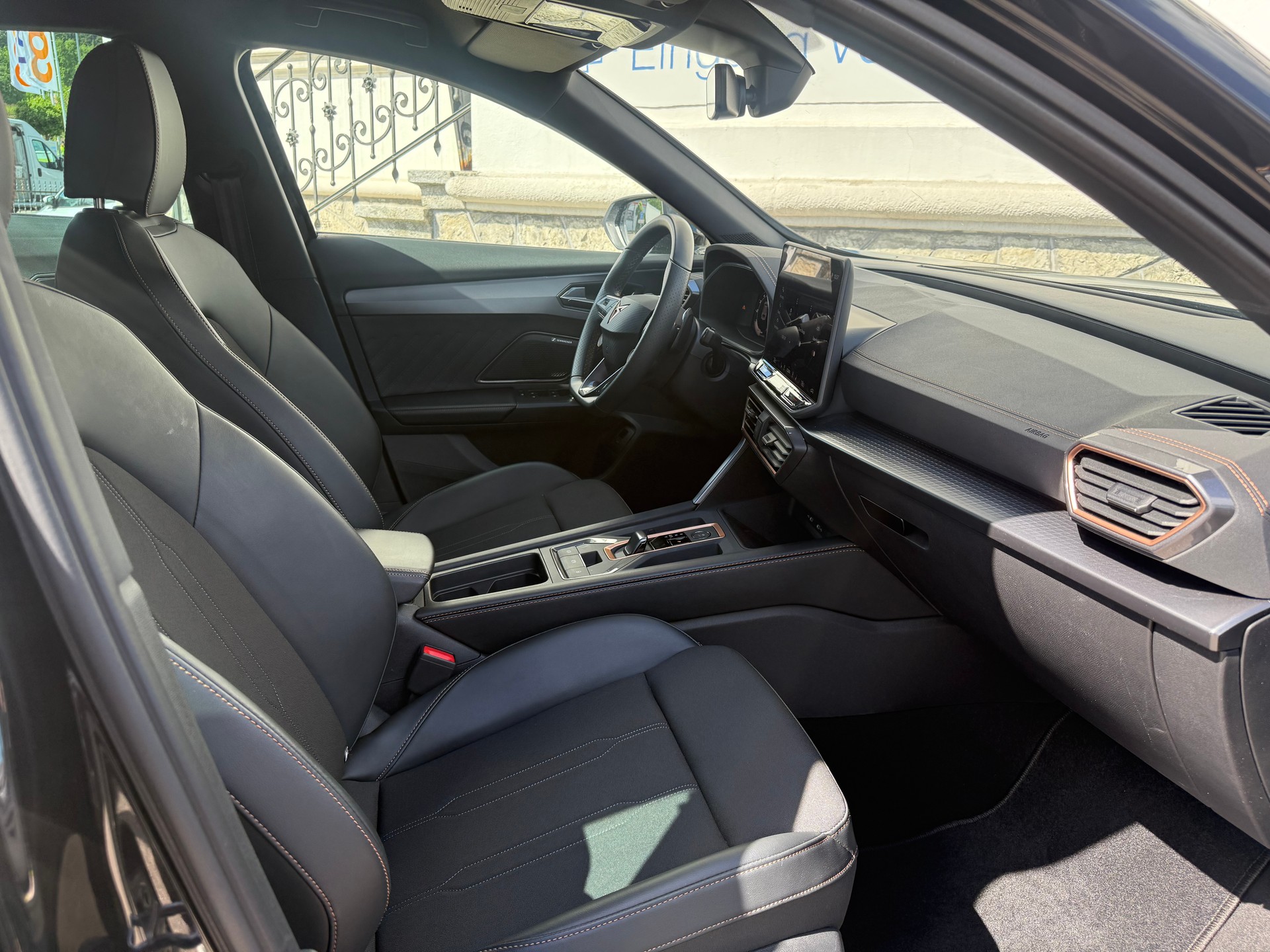 CUPRA Formentor 1.5 eTSI DSG-image-11