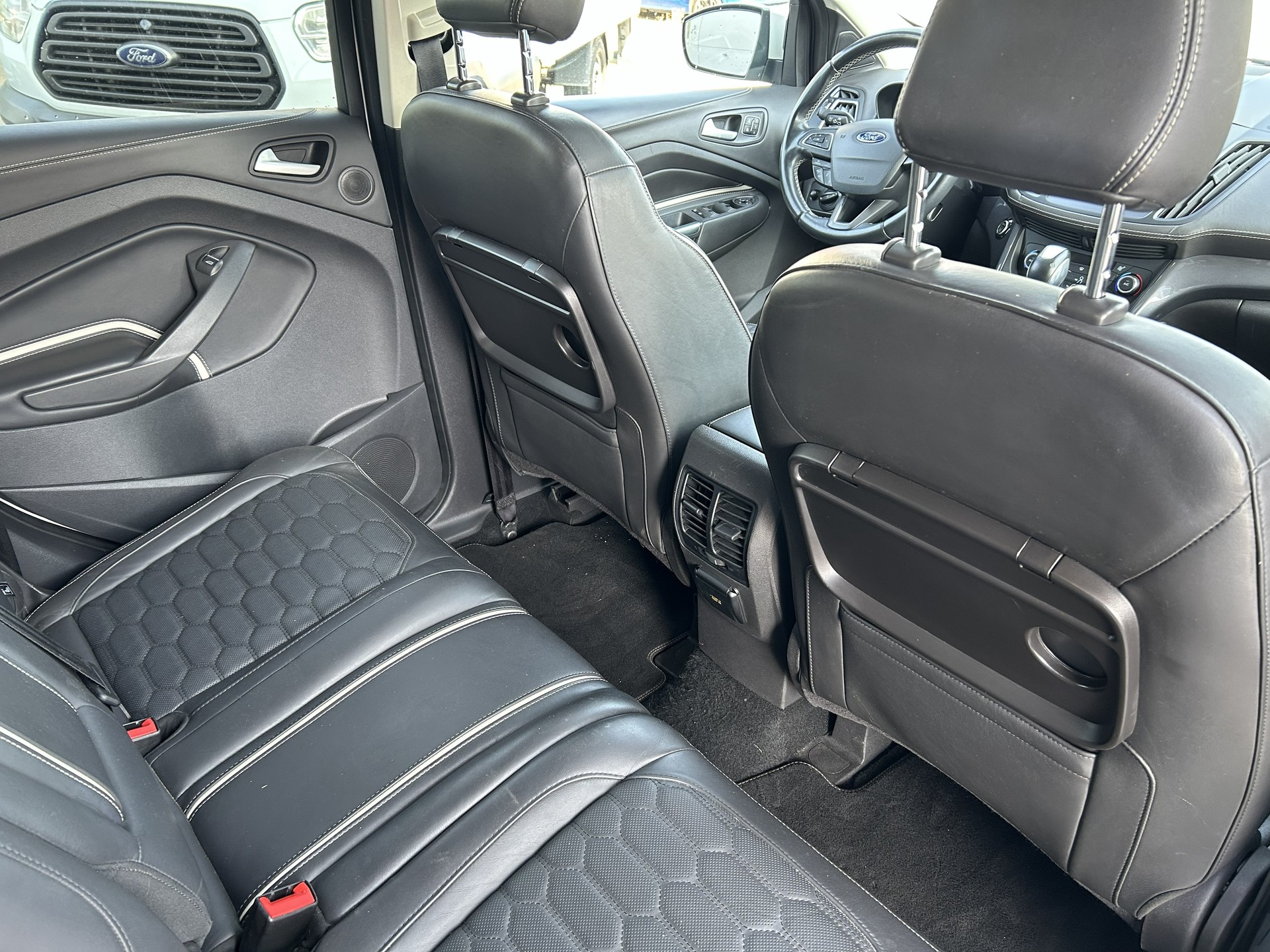 FORD Kuga 2.0 TDCi Vignale 4WD PowerShift-image-5