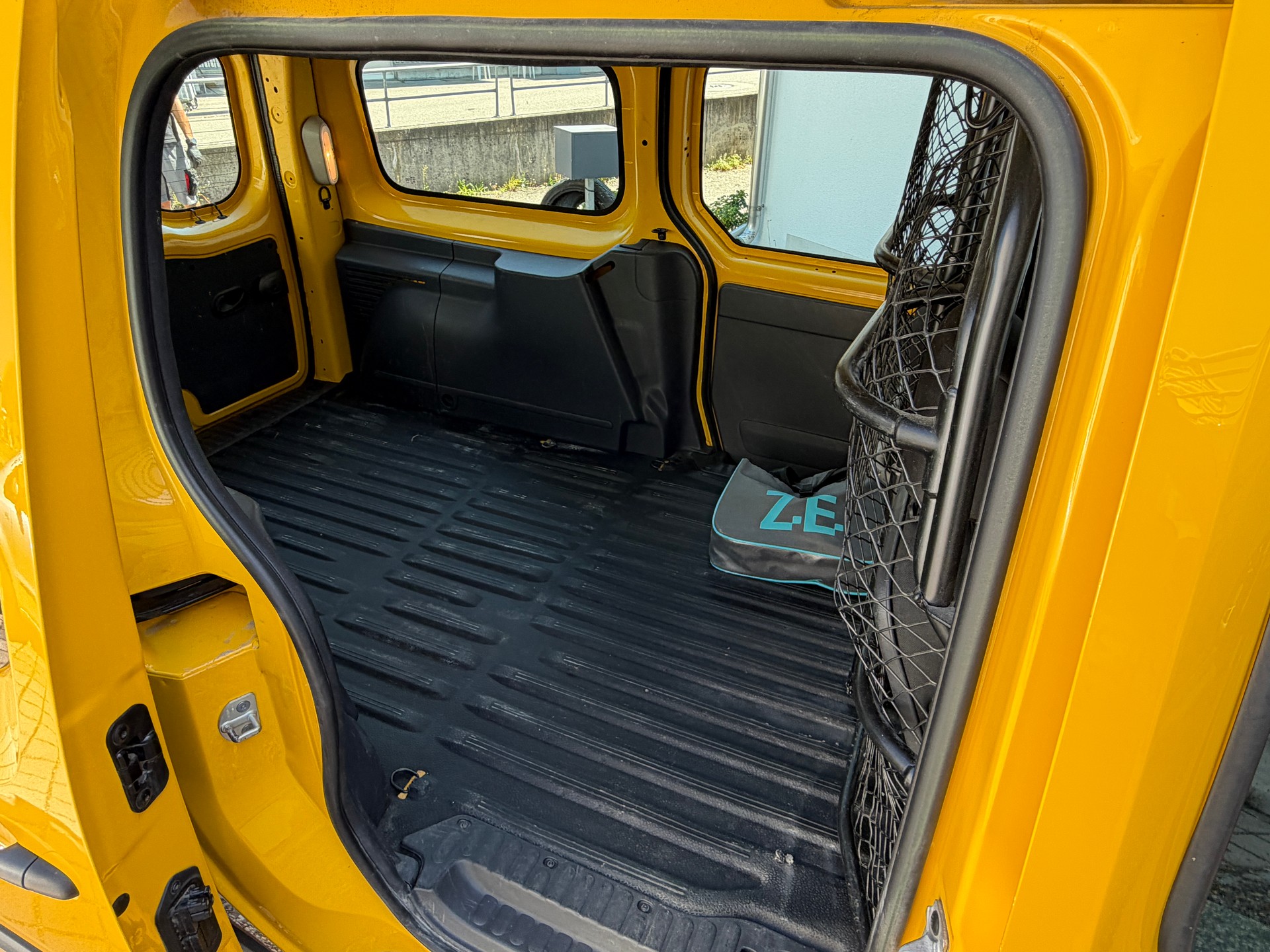 RENAULT Kangoo Maxi Z.E. 33 R60 Access 2 Plätze-image-10