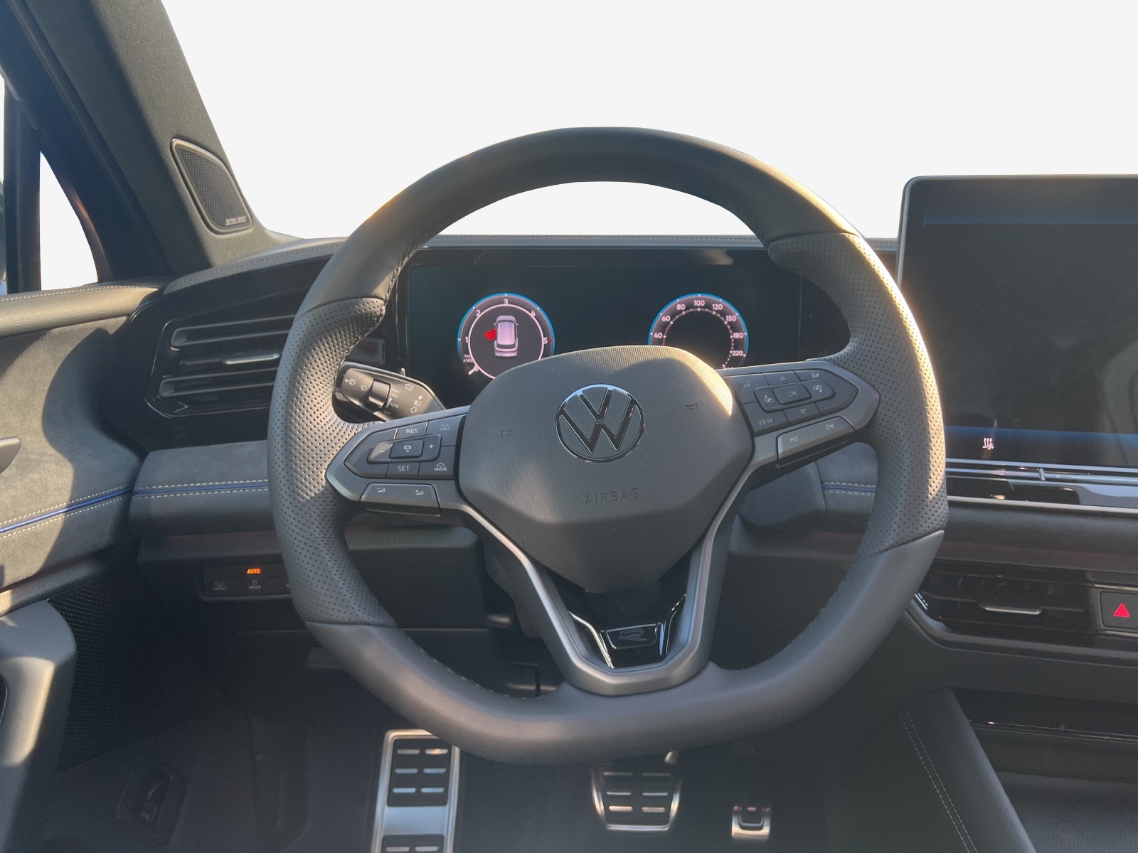 VW Tiguan 2.0 TDI SCR R-Line 4Motion DSG-image-9