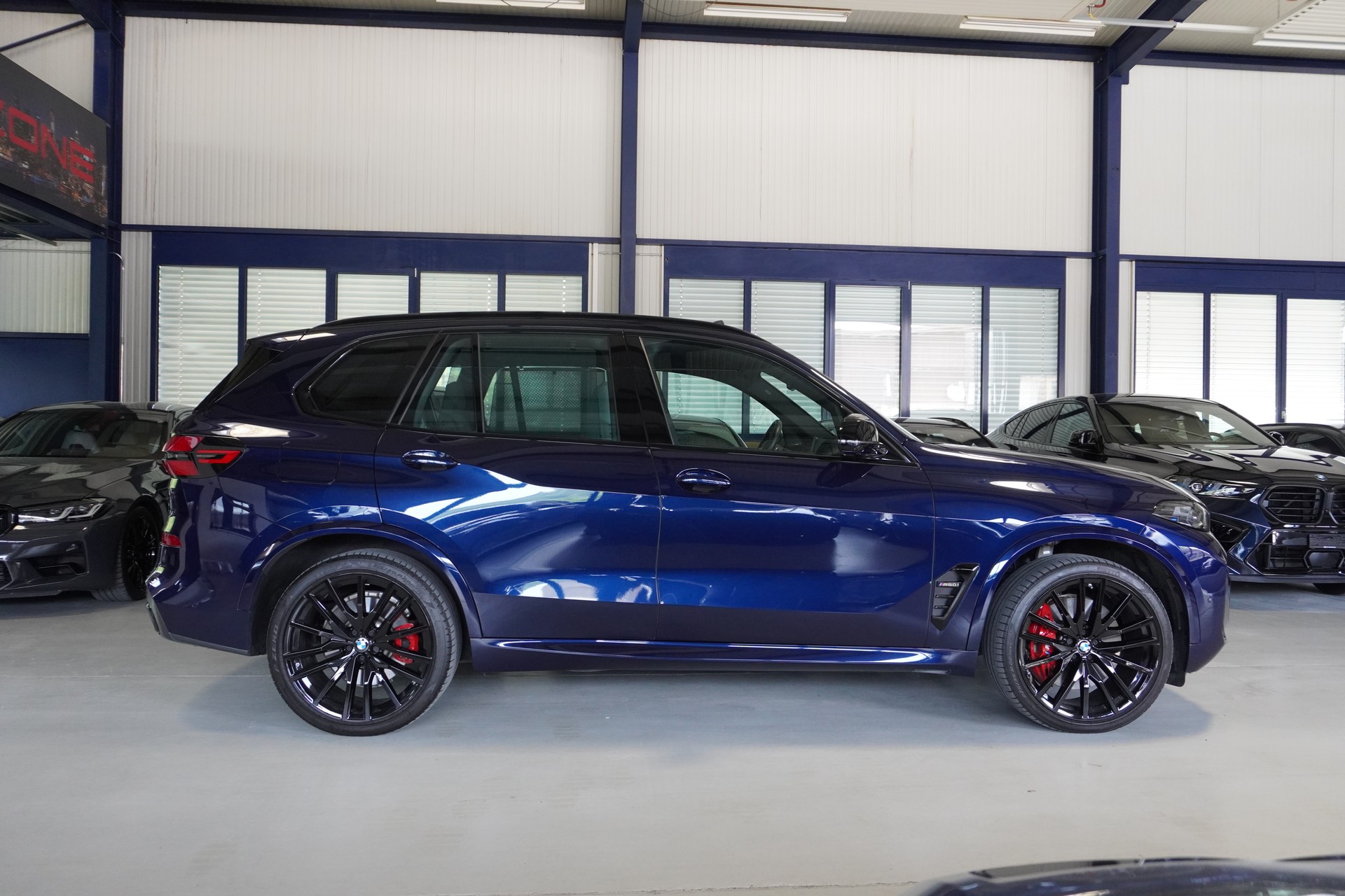 BMW X5 xDrive 48V M60i M Sport Pro Steptronic // BMW Werksgarantie bis 12/2027 // Individual Tansanitblau II //-image-4