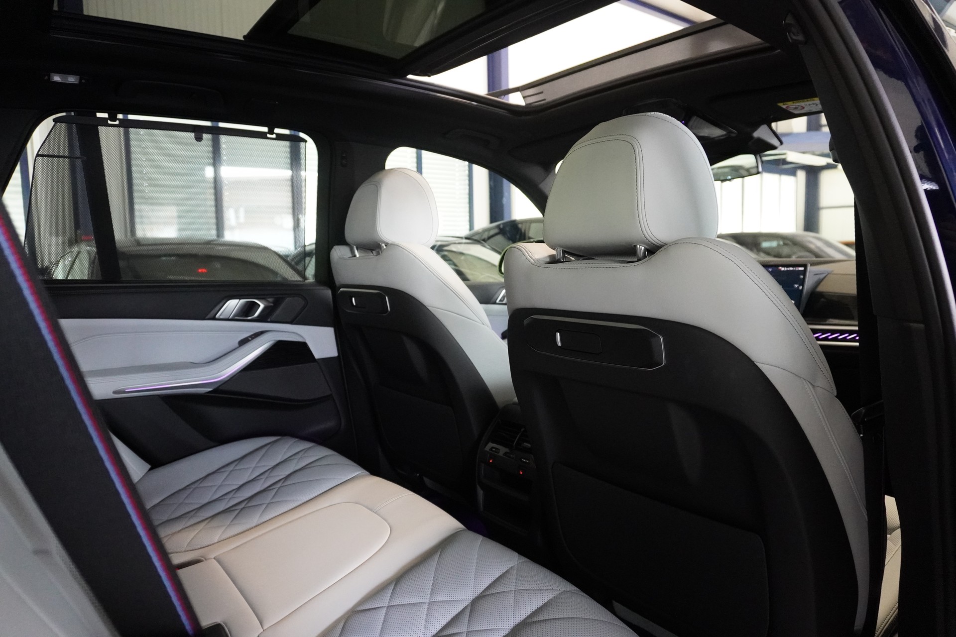 BMW X5 xDrive 48V M60i M Sport Pro Steptronic // BMW Werksgarantie bis 12/2027 // Individual Tansanitblau II //-image-11