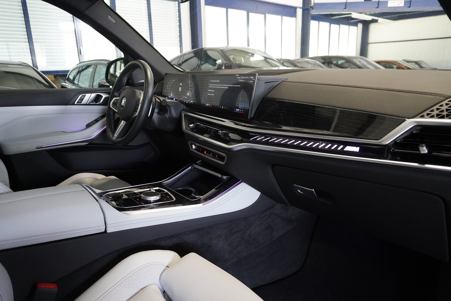 BMW X5 xDrive 48V M60i M Sport Pro Steptronic // BMW Werksgarantie bis 12/2027 // Individual Tansanitblau II //-image-9