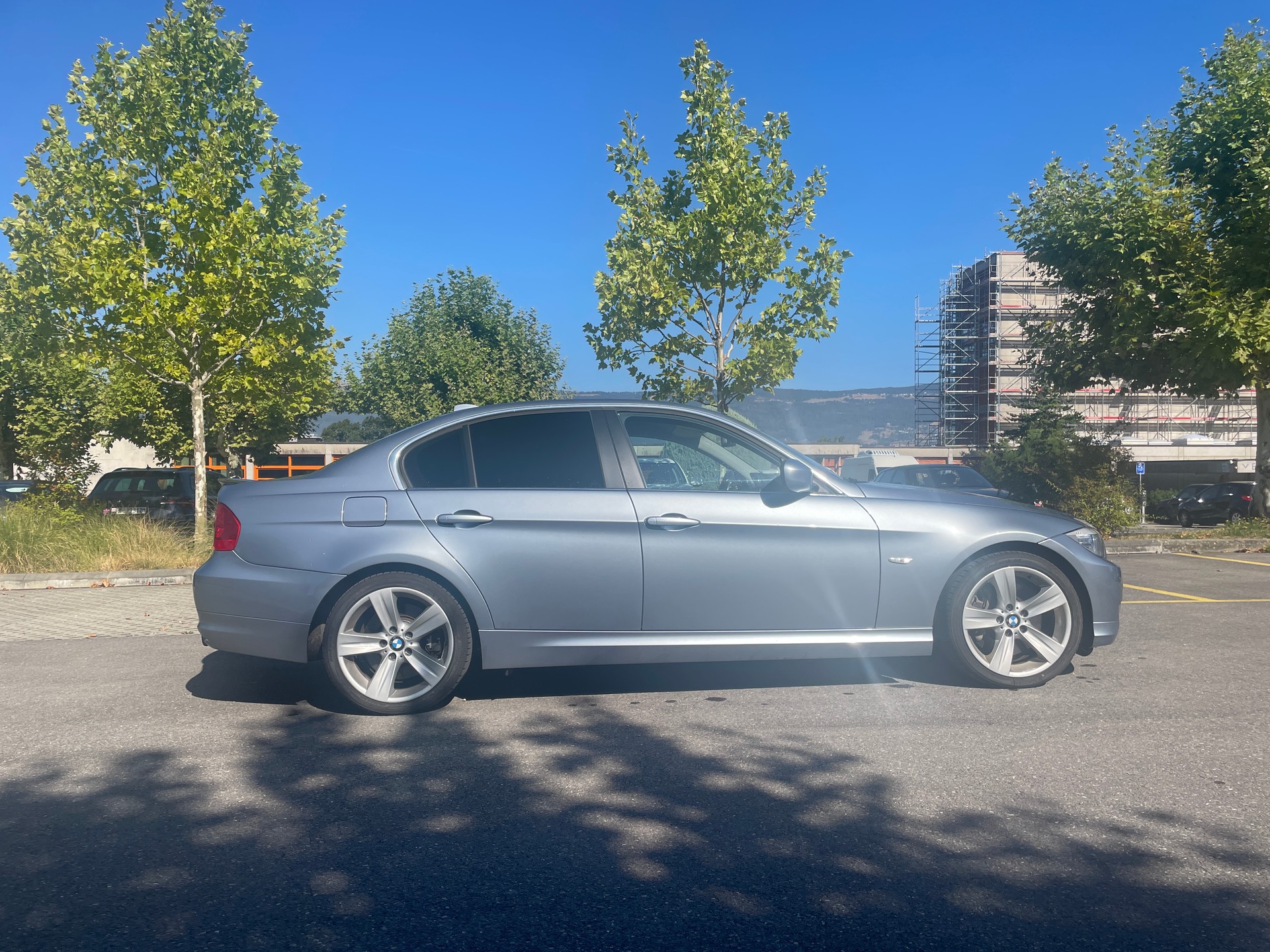 BMW 335i xDrive-image-2