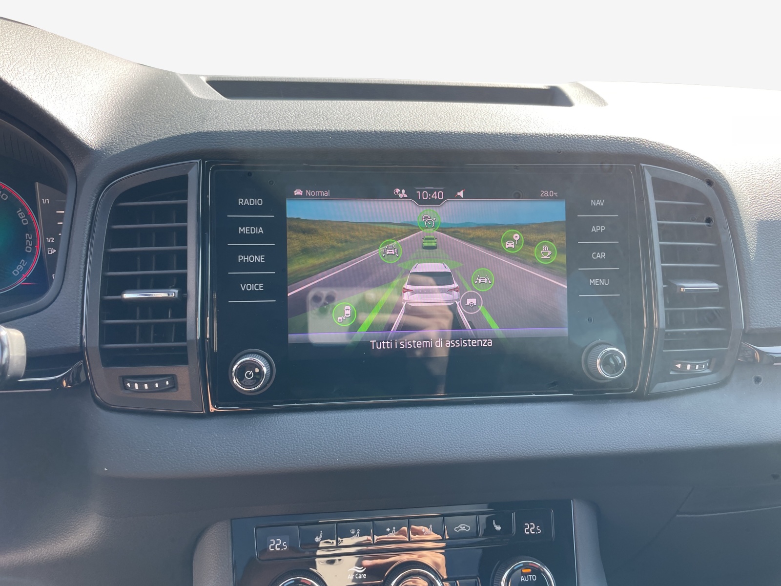 SKODA Karoq 2.0 TSI SportLine 4x4 DSG-image-15
