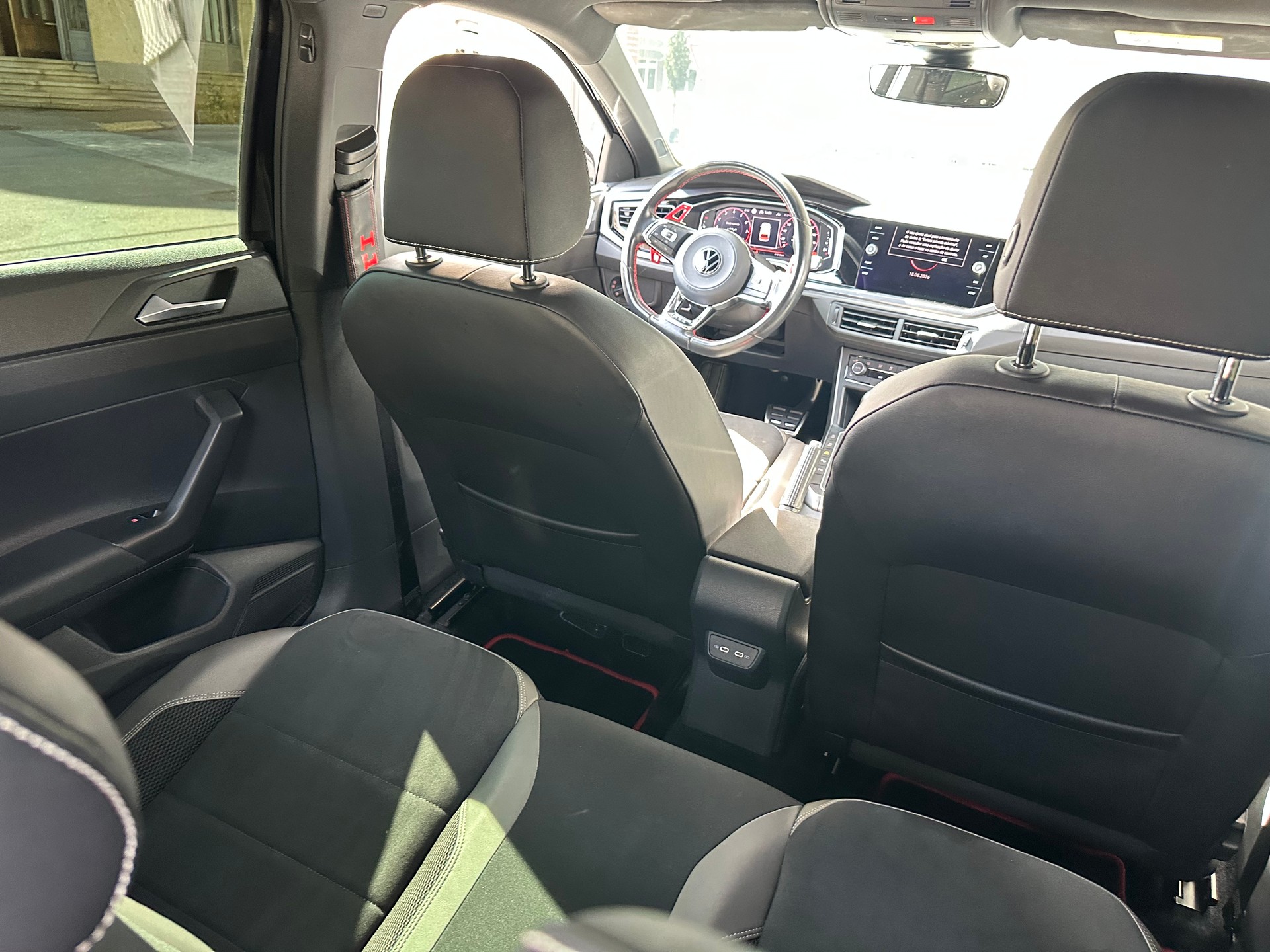 VW Polo 2.0 TSI GTI DSG-image-9