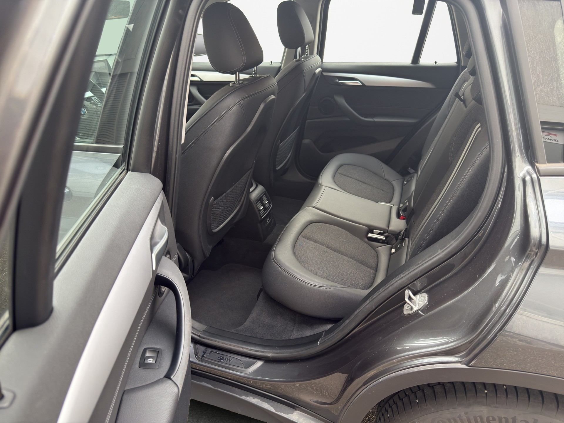 BMW X1 xDrive 18d Steptronic-image-13