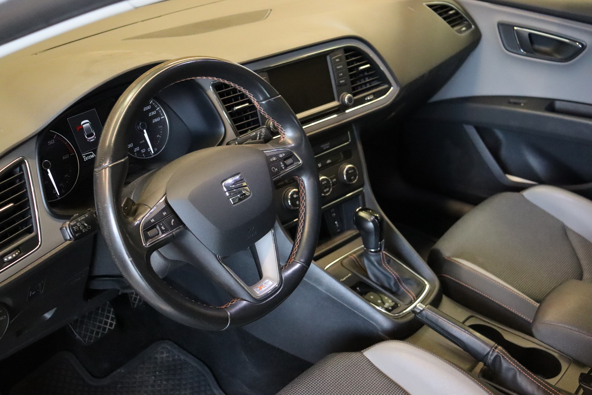 SEAT Leon ST X-Perience 2.0 TDI 184 4Drive DSG-image-9