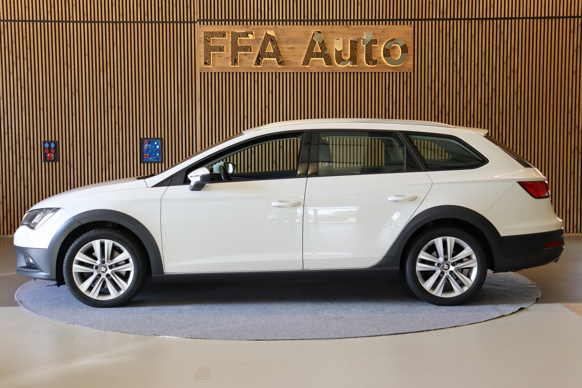 SEAT Leon ST X-Perience 2.0 TDI 184 4Drive DSG-image-8
