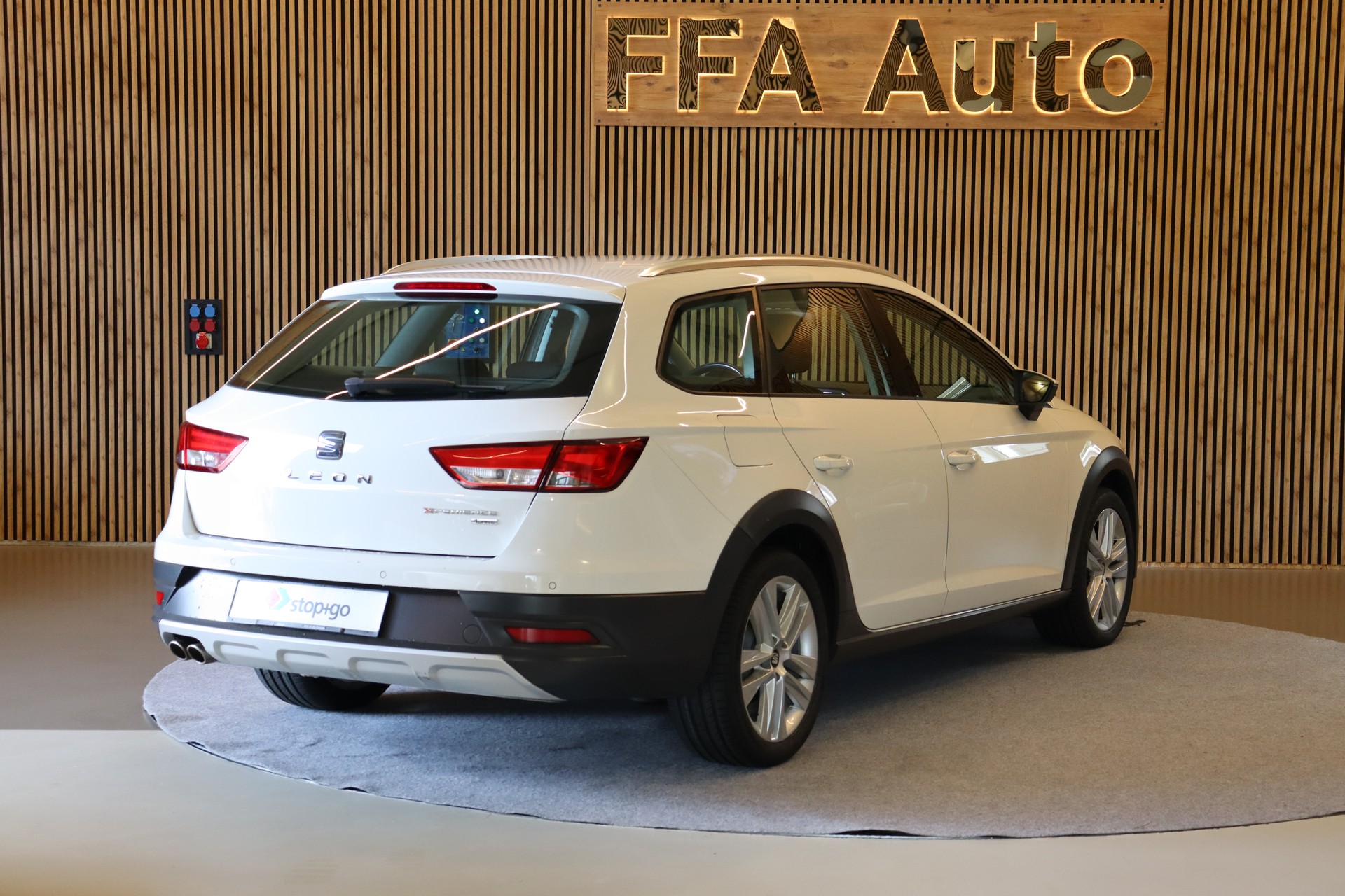 SEAT Leon ST X-Perience 2.0 TDI 184 4Drive DSG-image-4