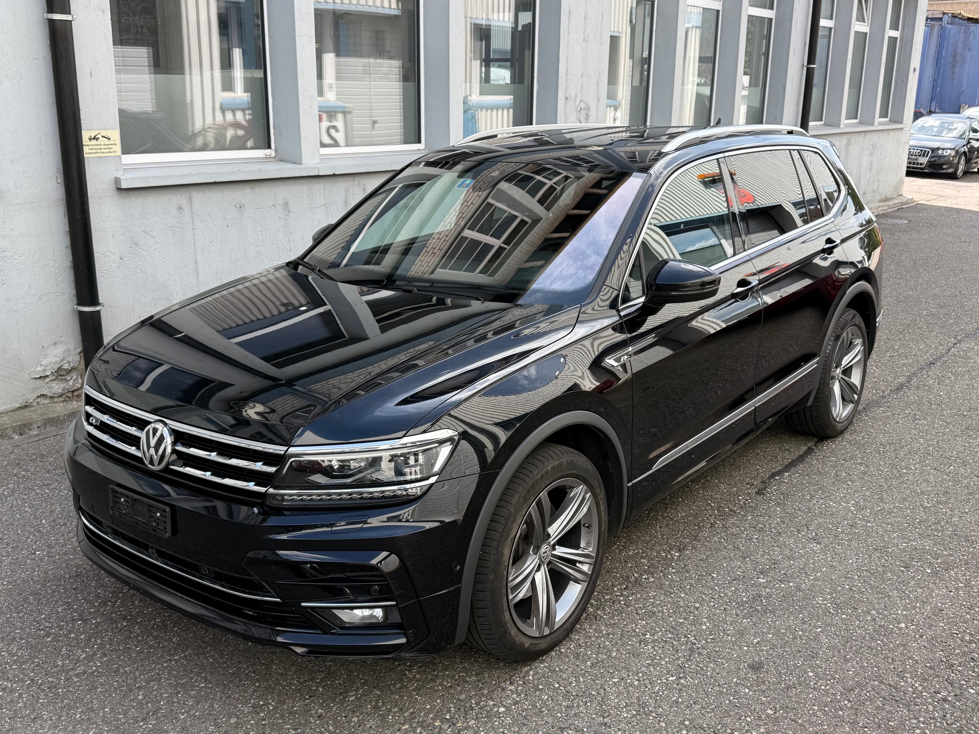 VW Tiguan Allspace 2.0 TDI SCR R-Line 4Motion DSG-image-0