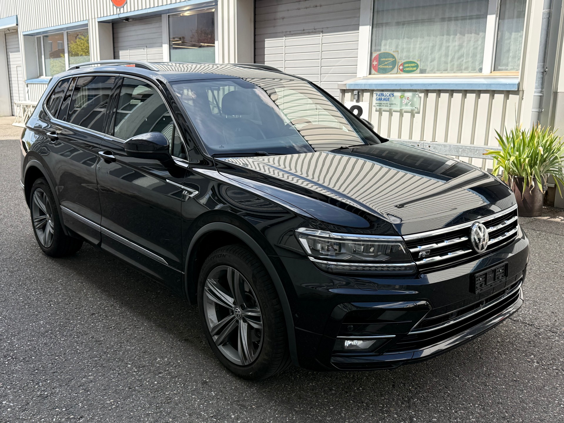 VW Tiguan Allspace 2.0 TDI SCR R-Line 4Motion DSG-image-1
