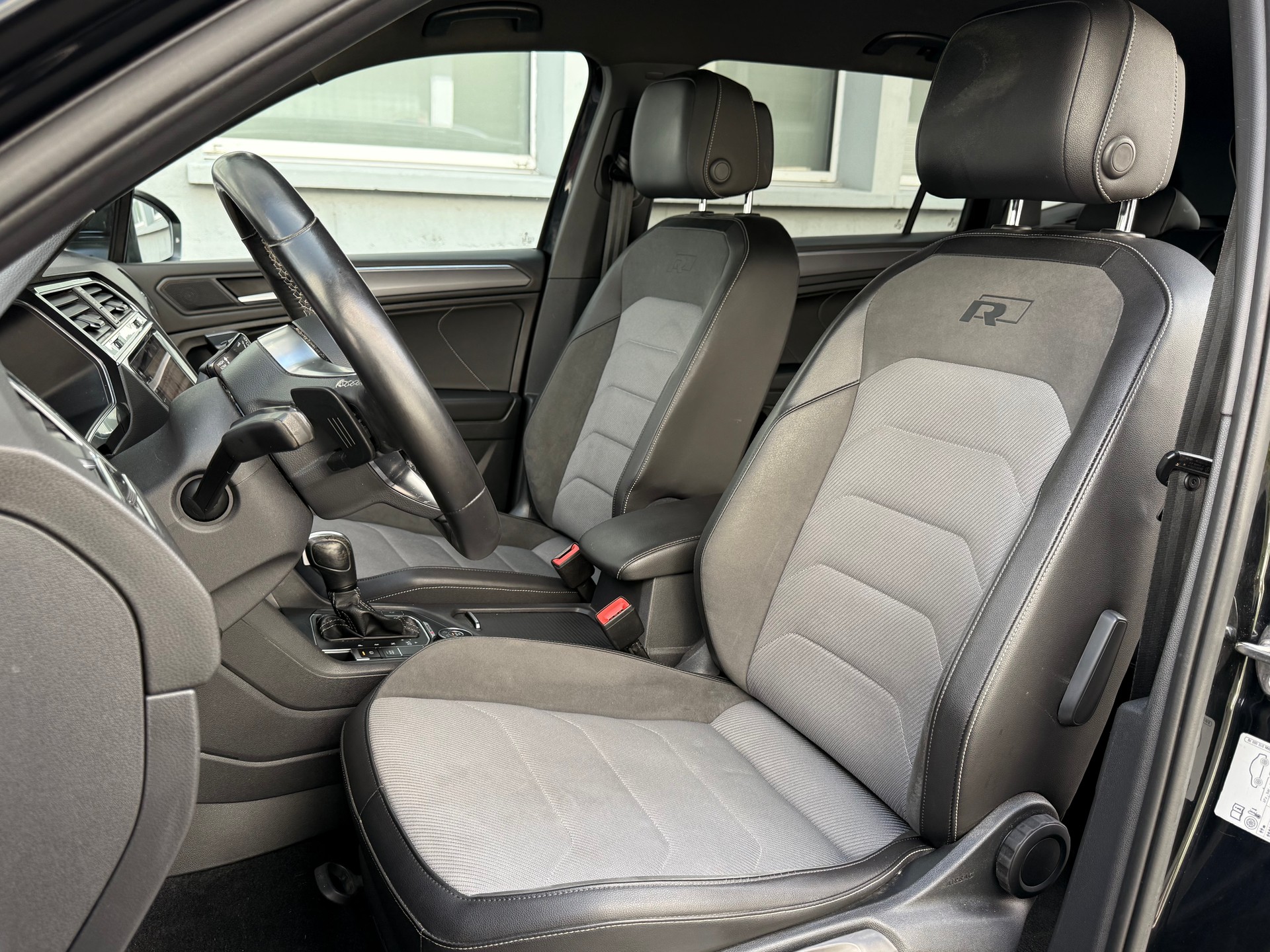 VW Tiguan Allspace 2.0 TDI SCR R-Line 4Motion DSG-image-5