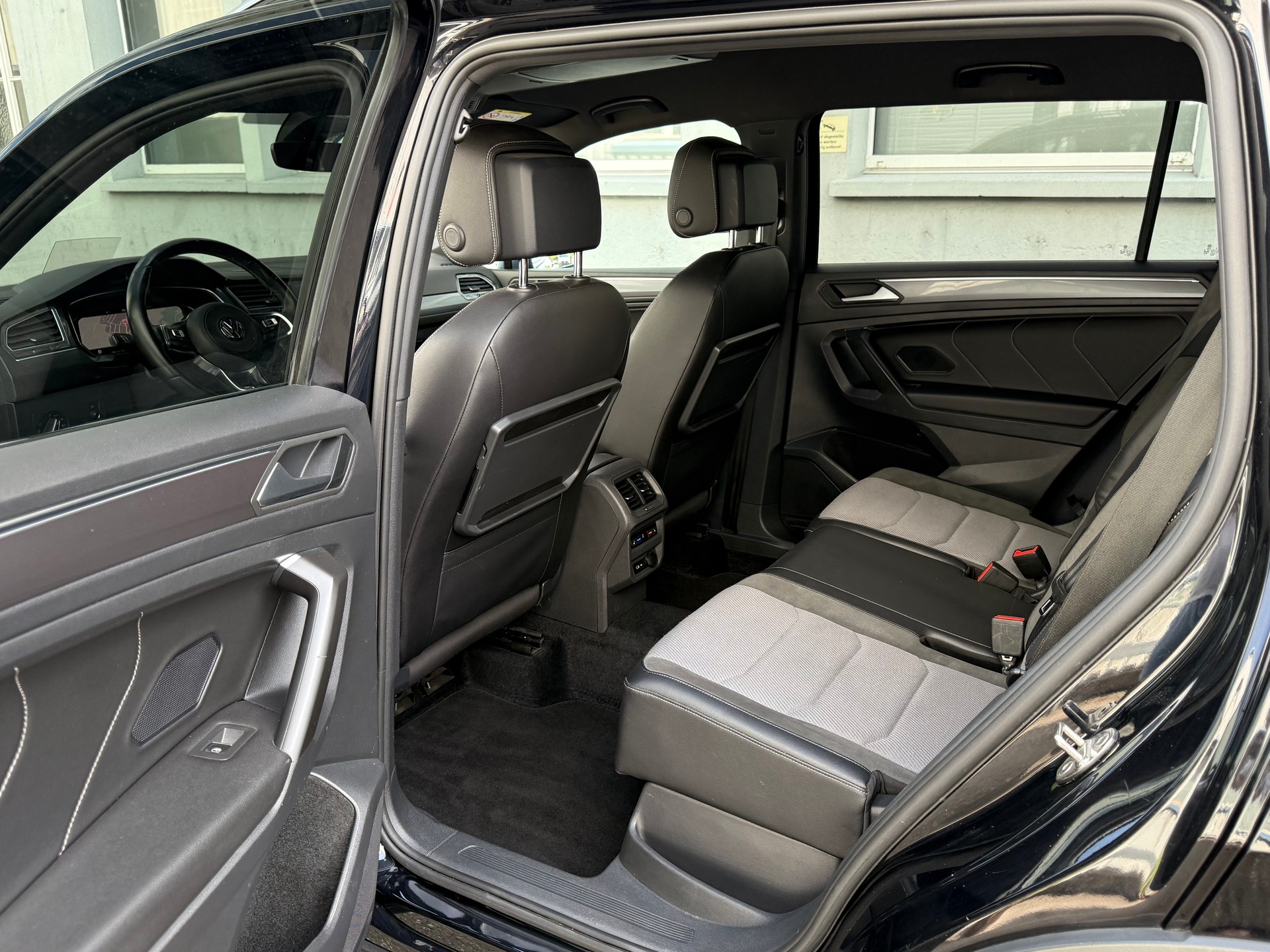 VW Tiguan Allspace 2.0 TDI SCR R-Line 4Motion DSG-image-6
