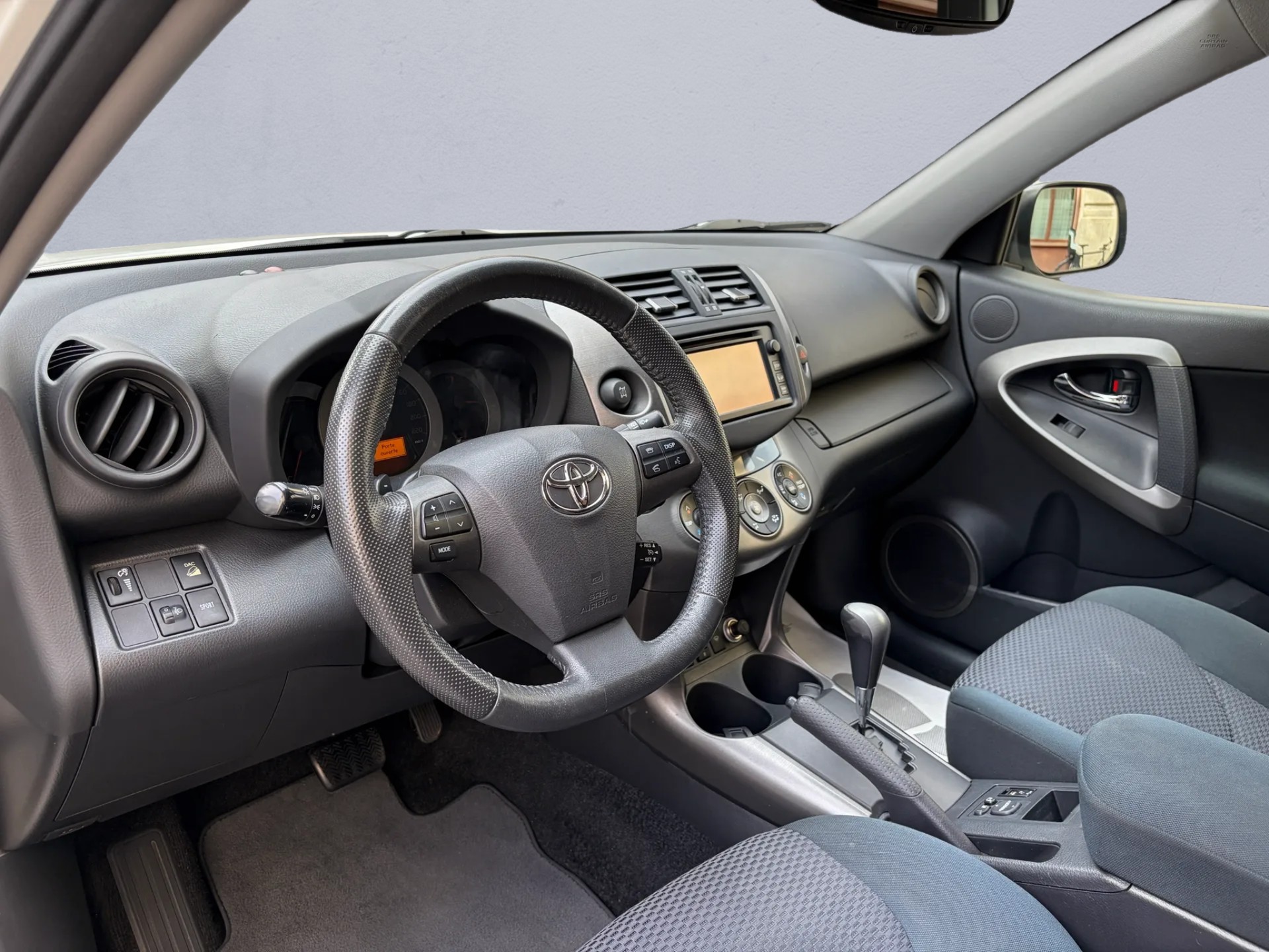 TOYOTA RAV-4 2.2D-CAT Linea Luna AT-image-9