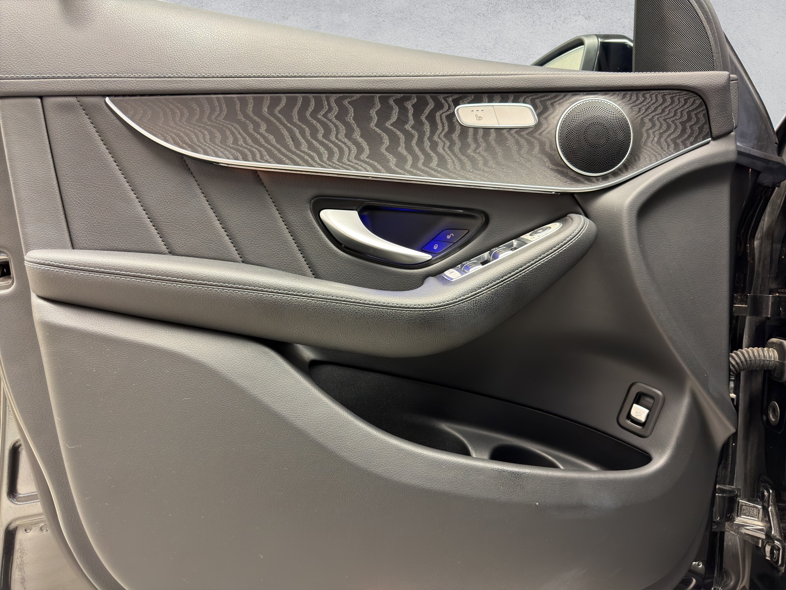 MERCEDES-BENZ GLC Coupé 300 de AMG Line 4Matic 9G-Tronic-image-14