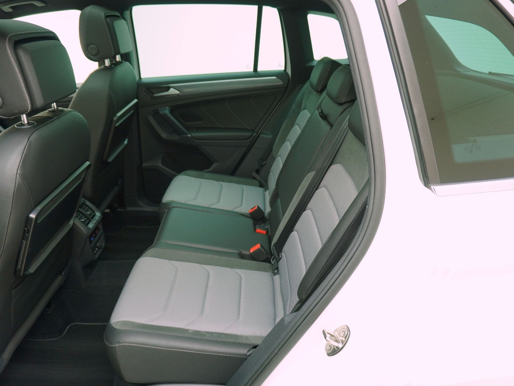 VW Tiguan 2.0 TSI DSG R-Line 4Motion-image-11