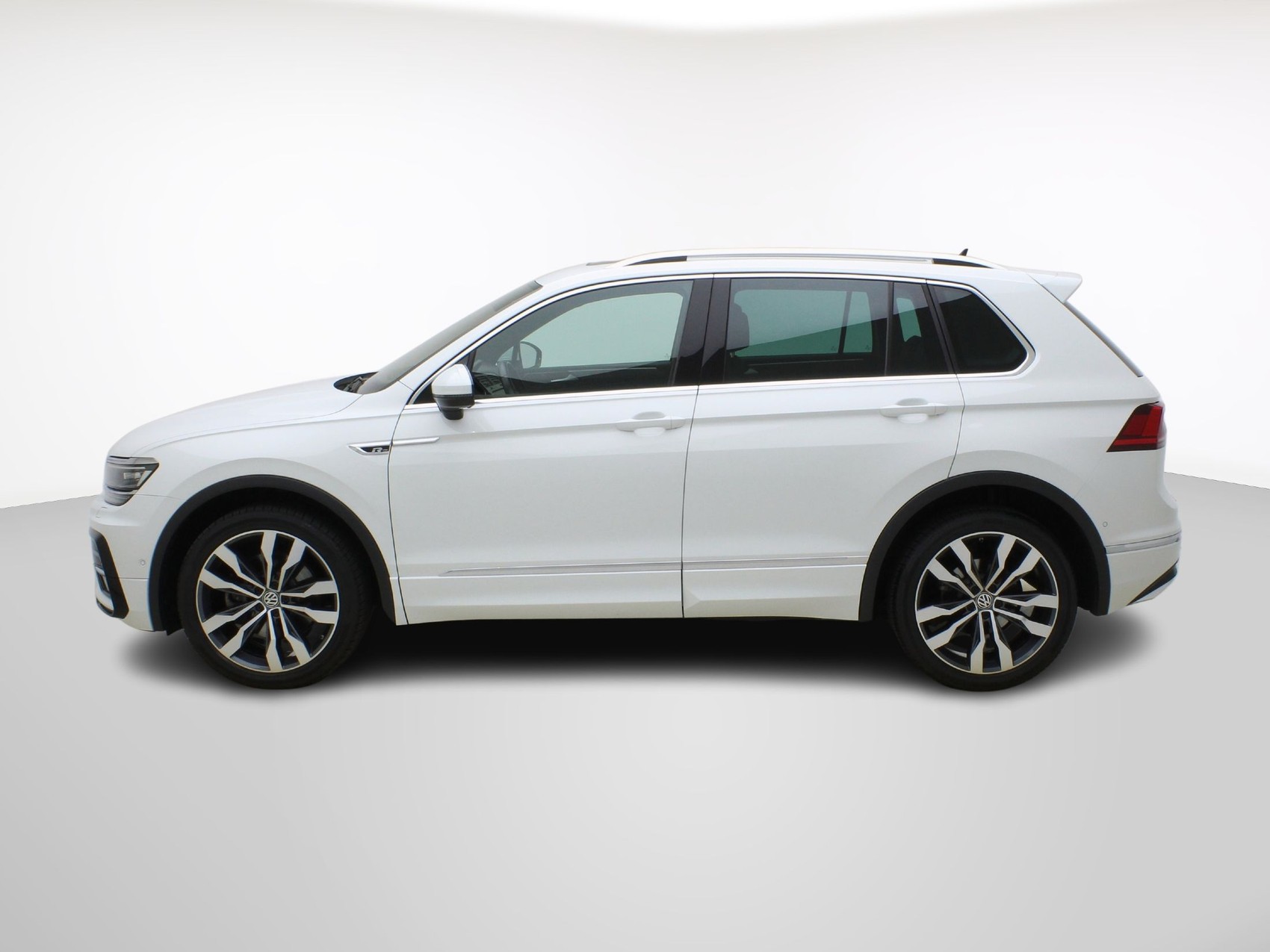 VW Tiguan 2.0 TSI DSG R-Line 4Motion-image-2