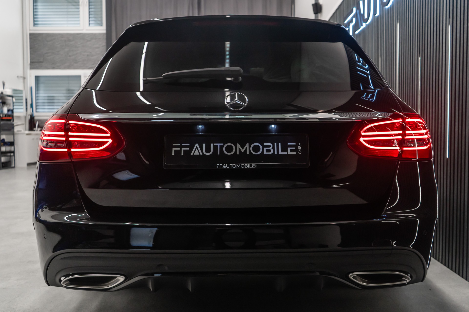 MERCEDES-BENZ C 200 Swiss Star AMG Line 4M 9G-Tronic-image-9