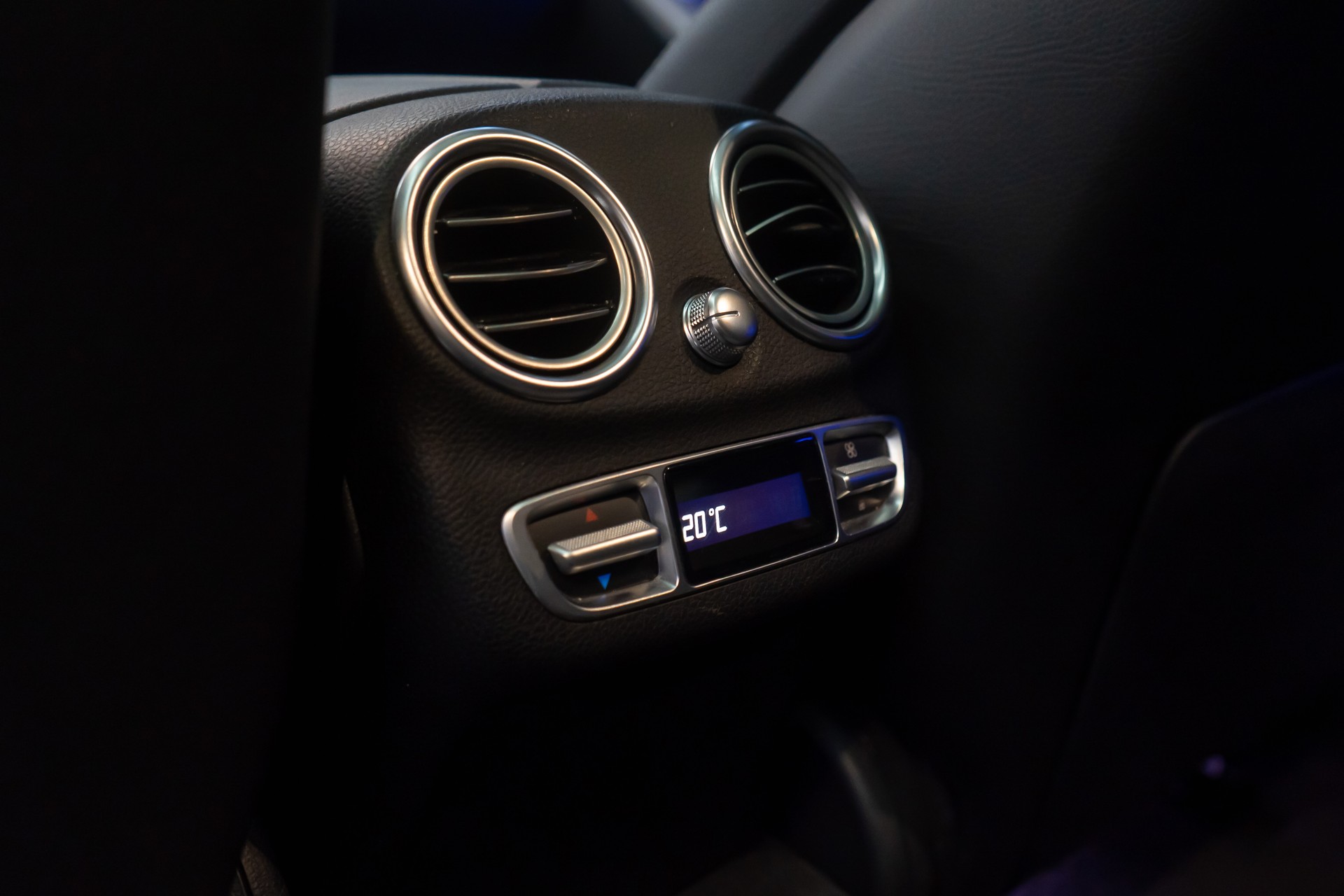 MERCEDES-BENZ C 200 Swiss Star AMG Line 4M 9G-Tronic-image-26
