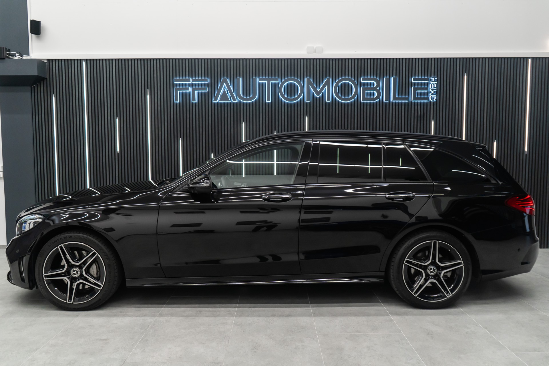 MERCEDES-BENZ C 200 Swiss Star AMG Line 4M 9G-Tronic-image-6