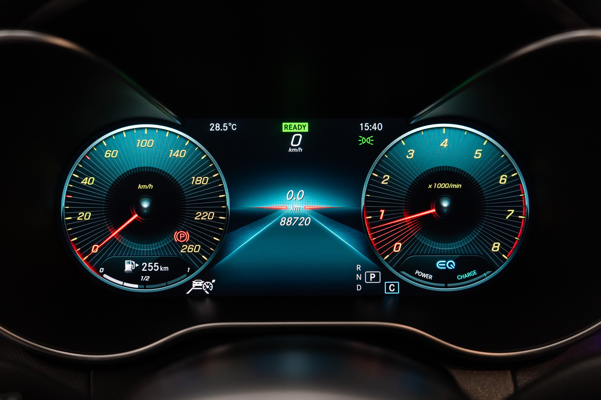 MERCEDES-BENZ C 200 Swiss Star AMG Line 4M 9G-Tronic-image-17