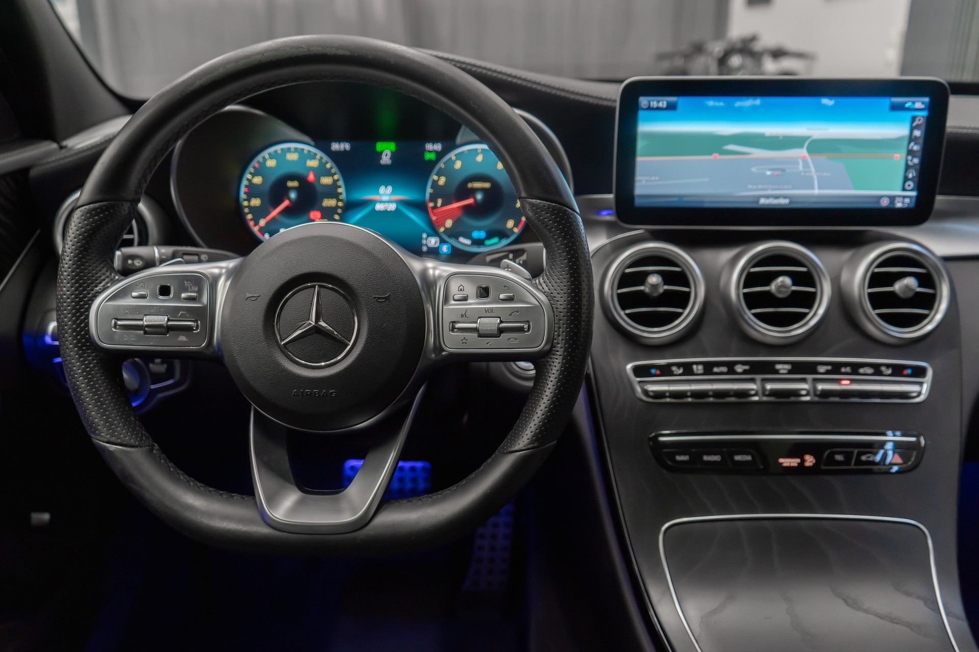 MERCEDES-BENZ C 200 Swiss Star AMG Line 4M 9G-Tronic-image-15