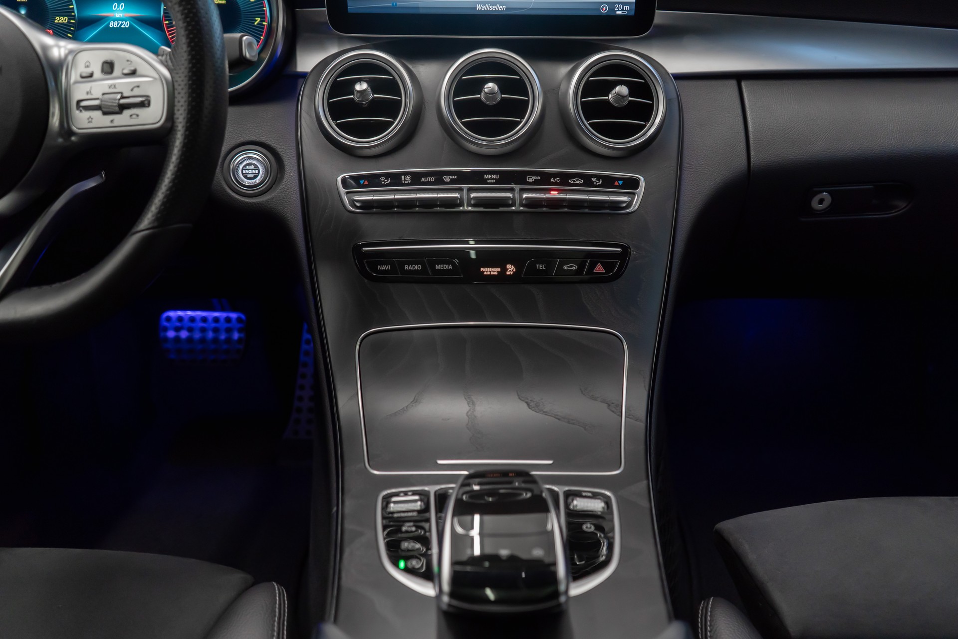 MERCEDES-BENZ C 200 Swiss Star AMG Line 4M 9G-Tronic-image-16